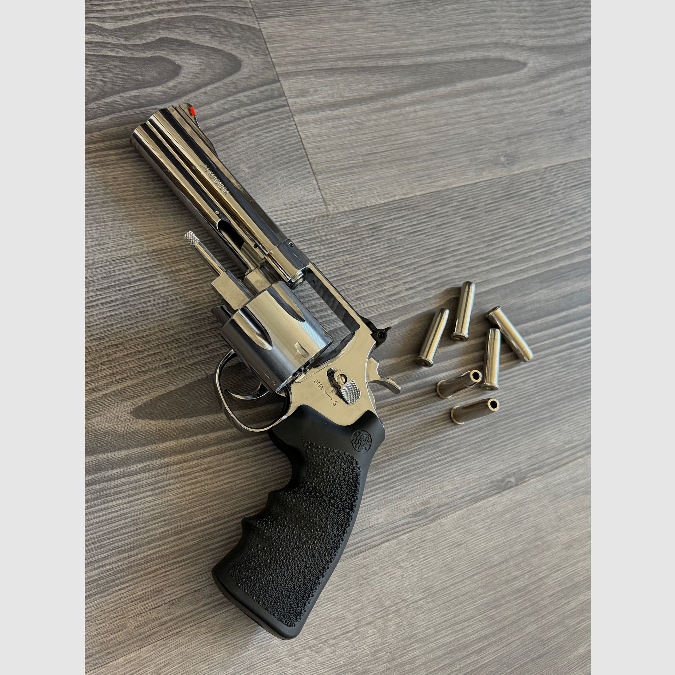 Smith and Wesson co2 Revolver 629 5“ N E U