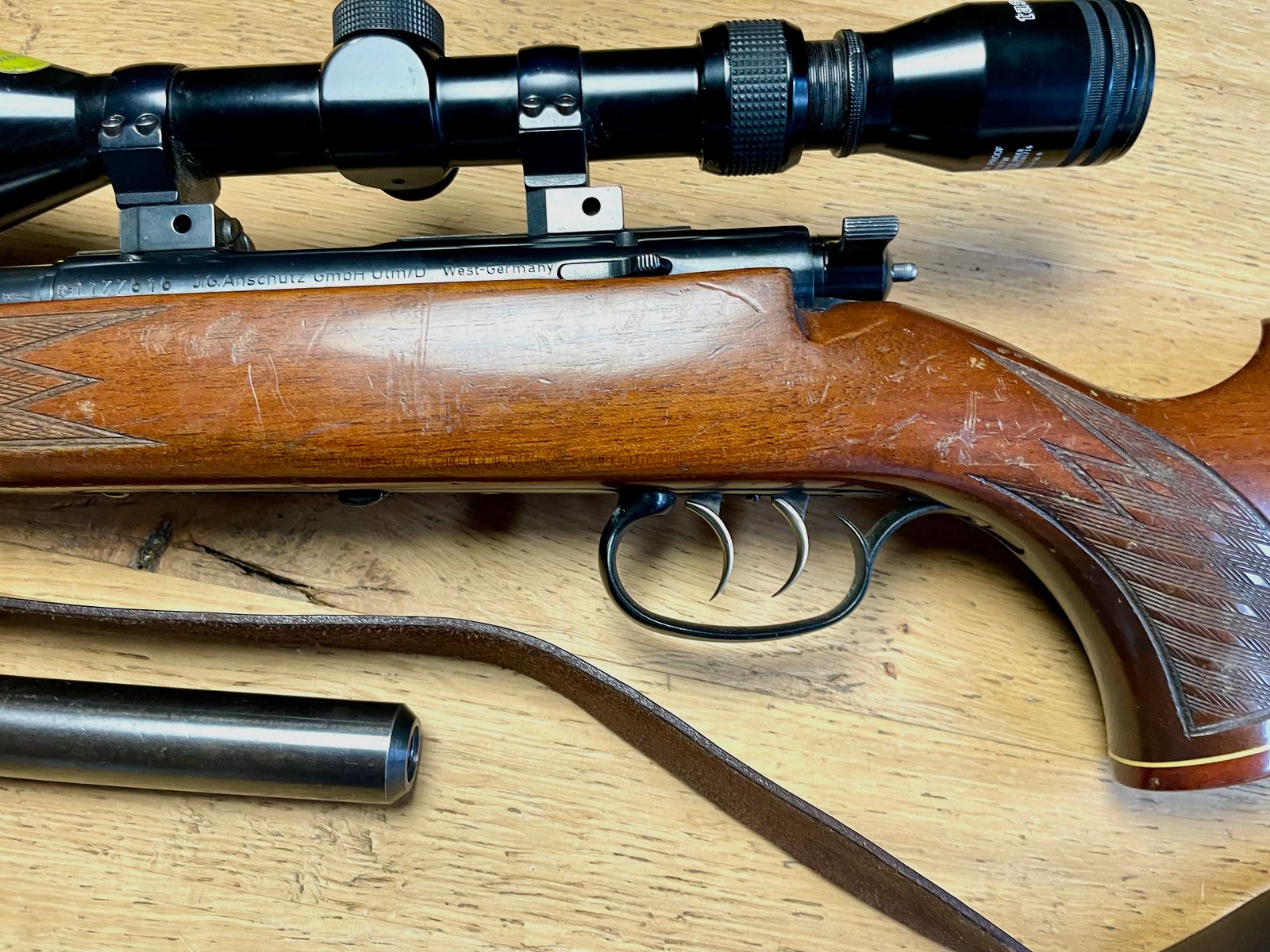 Repetierbüchse Anschütz Mod. 1422 mit Dt. Stecher inkl. ZF Tasco 4-12x56 und Schalldämpfer