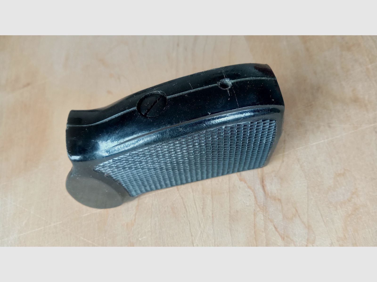 Bakelite grip shell with minor damage for DDR police pistol-M / Vintage grip for East German Makarov // 8 rounds PM 9x18