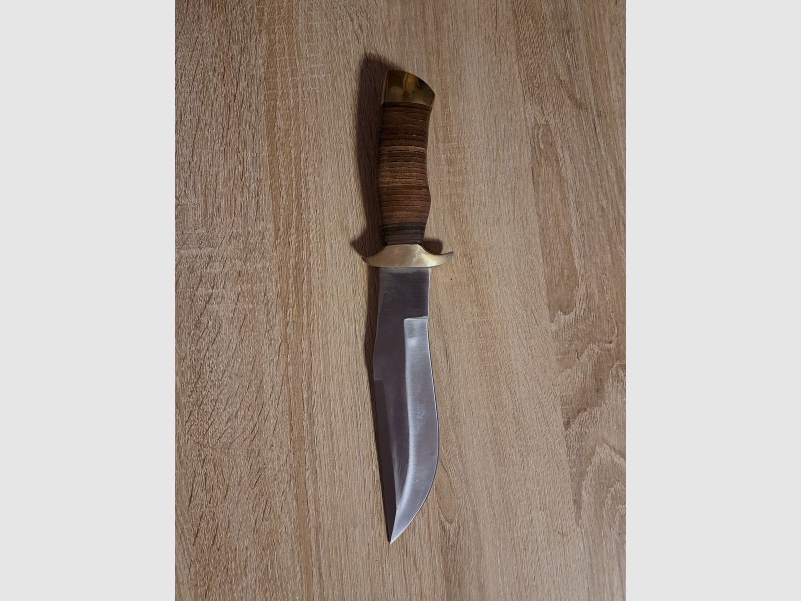 Hunting knife / outdoor knife with leather sheath – classic Bowie design