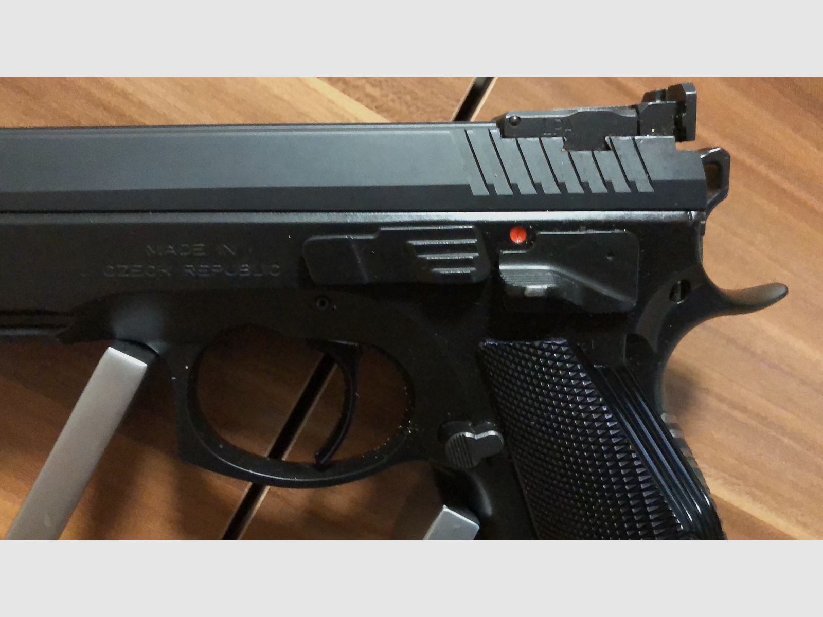 Verkauf halbautomatische Pistole von Haus CZ-Taipan Pro-Tuning und inklusive KK-Pistole, als Geschenk!