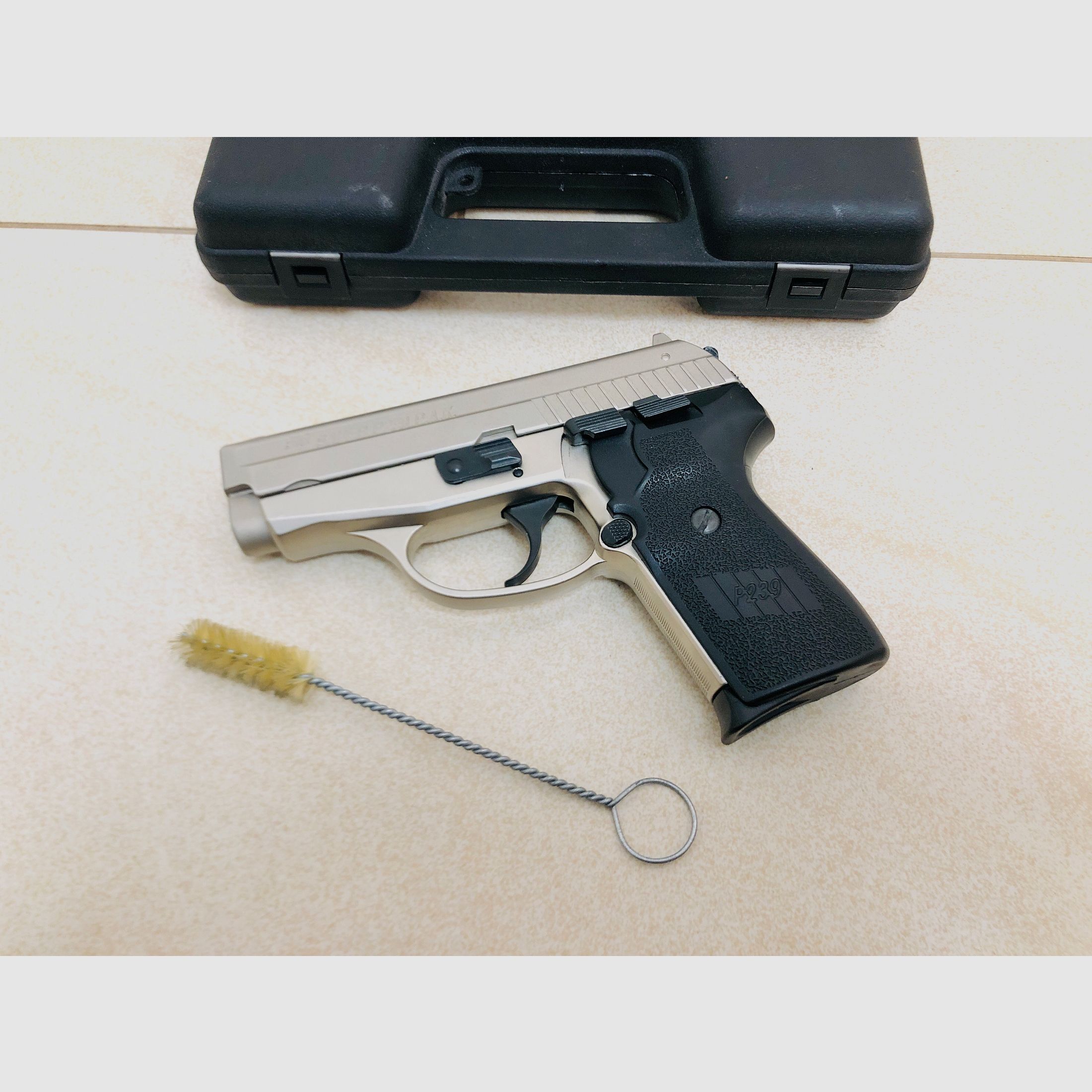 ••• SIG SAUER P239 pistolet d'alarme / Nickel / accessoires / OVP / PTB 799 •••