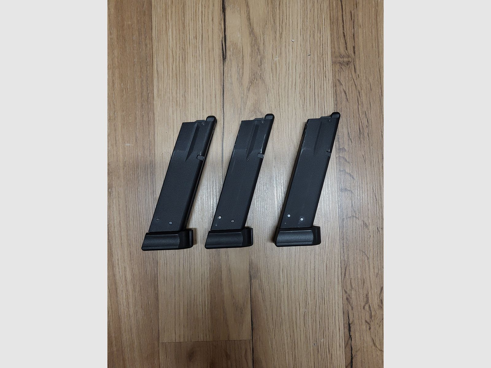 ASG CZ SHADOW 2 GBB AIRSOFT BUNDLE 4 chargeurs, 3 bouteilles de gaz Airsoft, 8000 billes, holster, 2 pochettes de chargeurs, ceinture Amomax peu utilisée