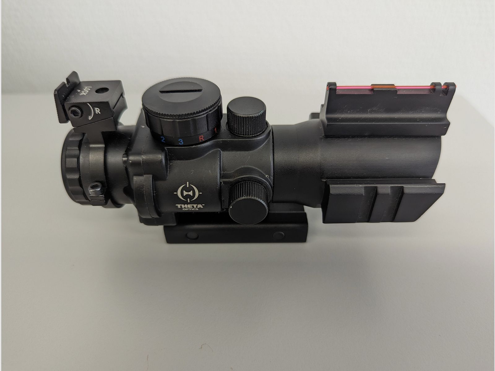 Theta Optics 4x32 Rhino Fiber Scope, schwarzes Zielfernrohr mit rotem Punkt Reflex Leuchtpunktvisier