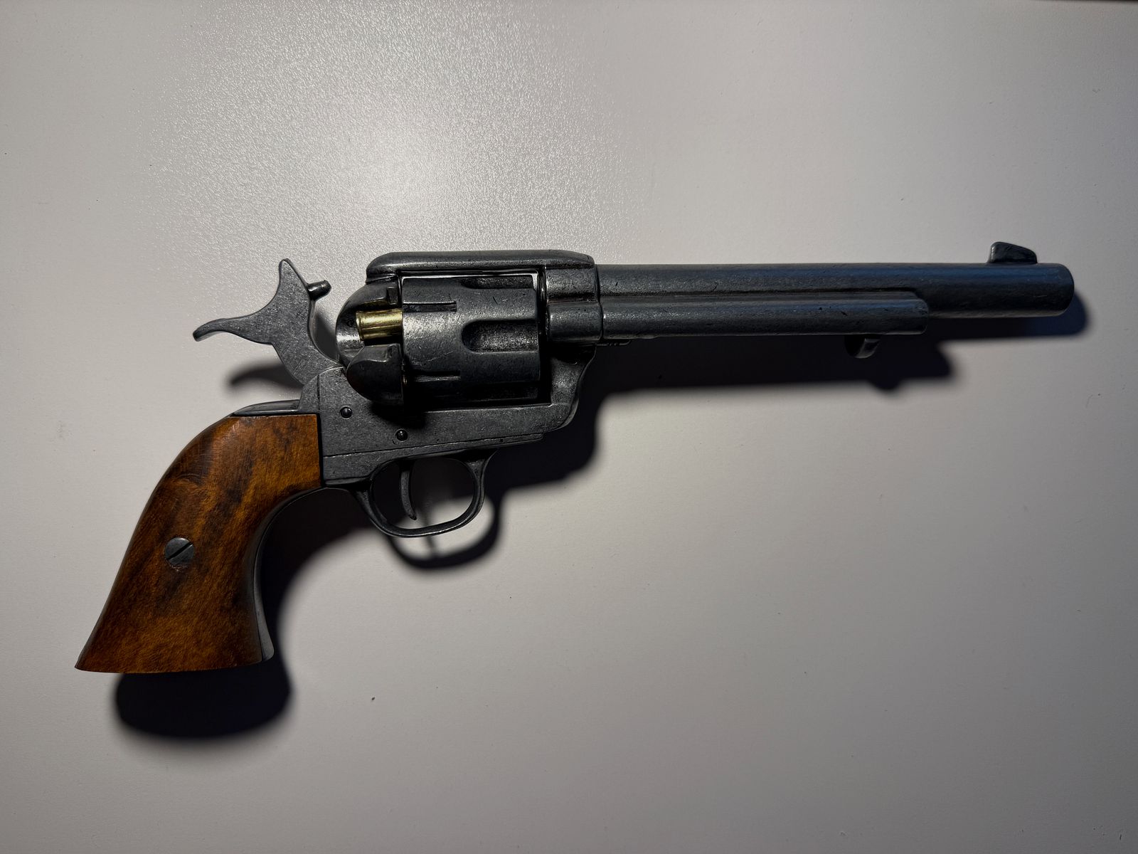 Decorative Revolver US Cavalry Colt Denix Colt .45 Peacemaker USA 1873, old gray