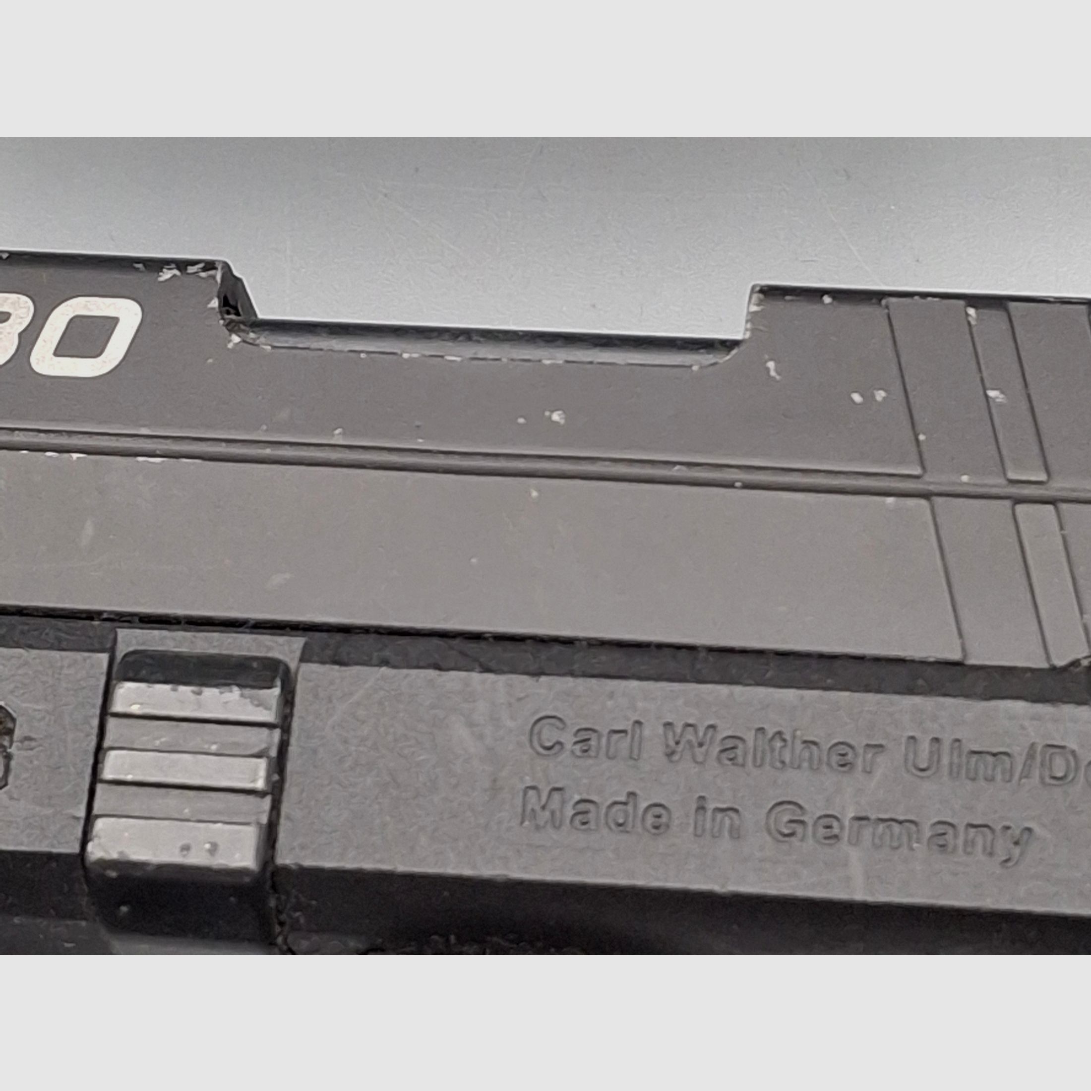 Biete eine Walther PK 380 PAK
