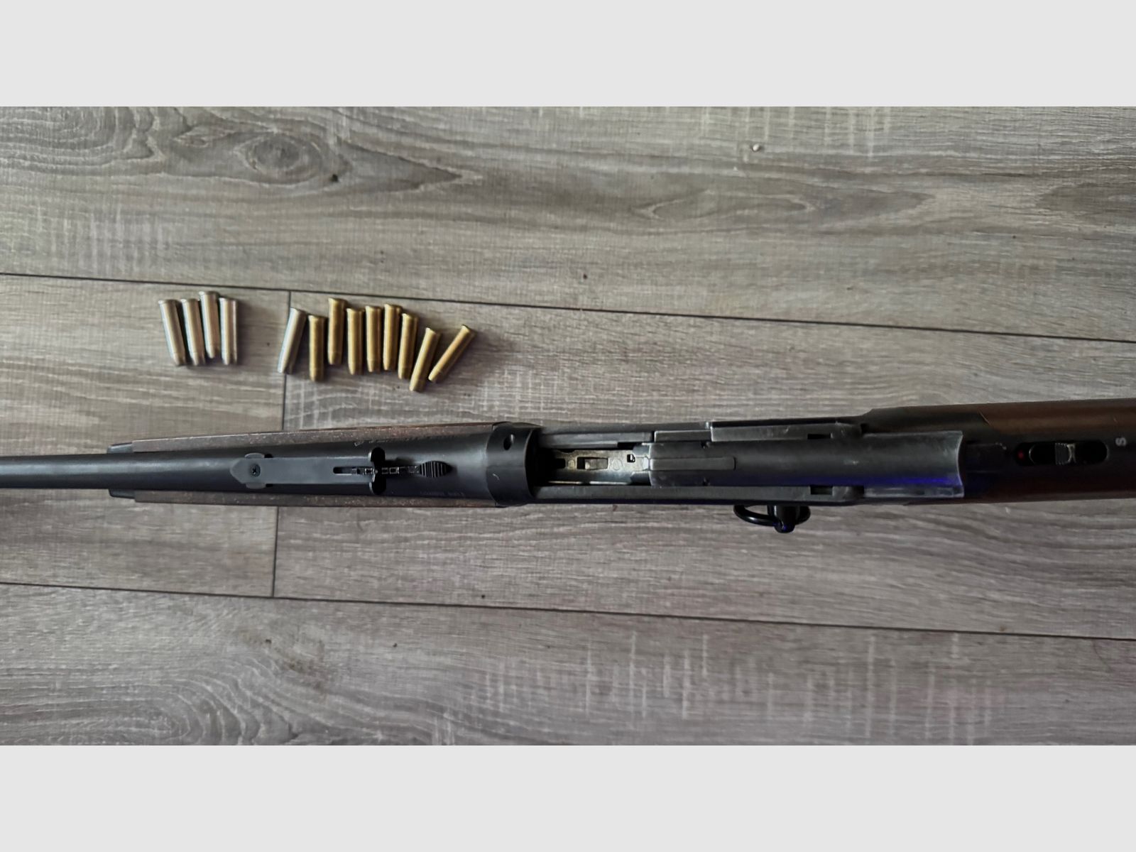 Umarex Legends Cowboy Rifle 4,5 mm bois véritable – État impeccable, fraîchement nettoyé, énorme ensemble incluant des douilles, des Hornets et des fléchettes (VB)