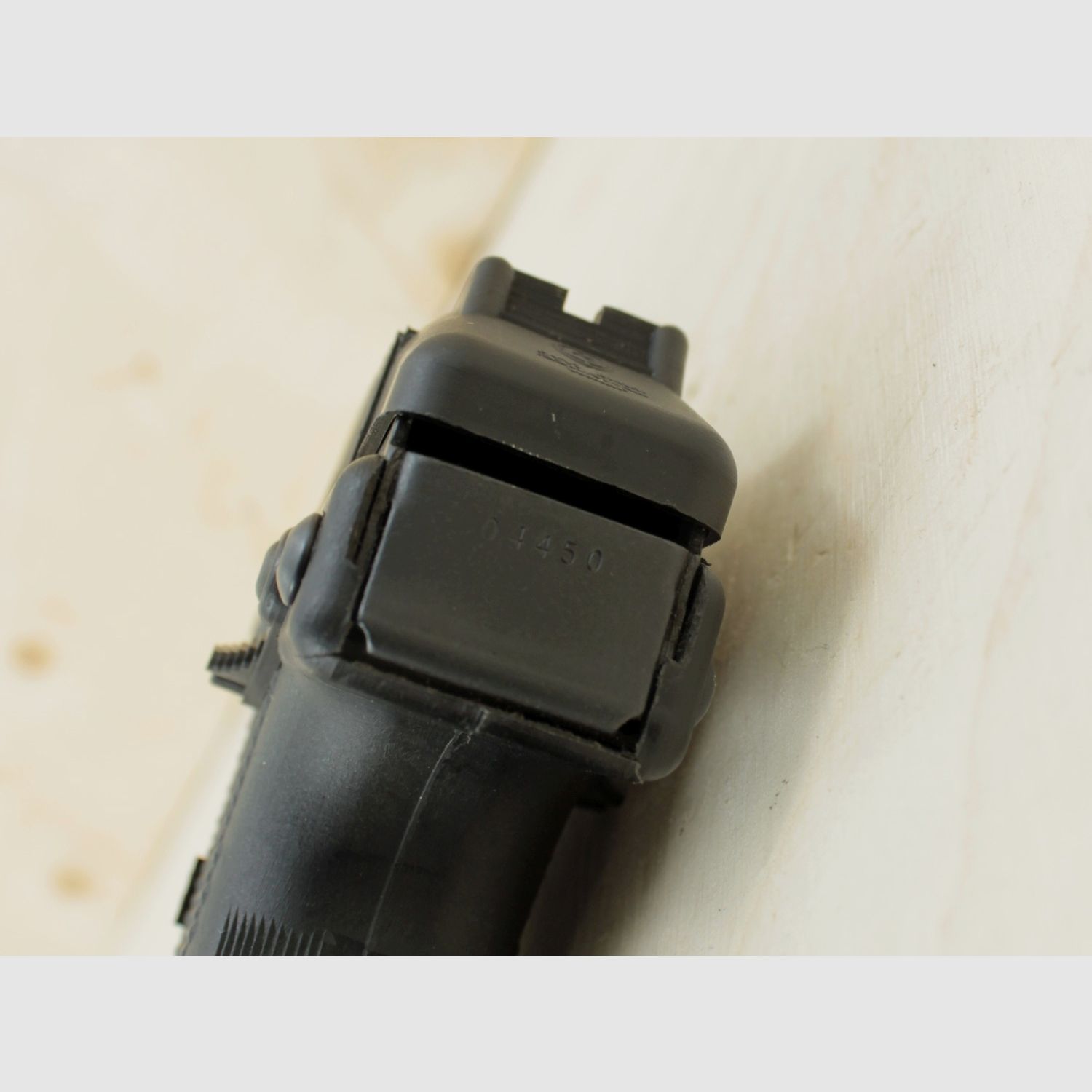 Pistolet samopowtarzalny GRENDEL P-30 kal .22 WMR, zdjęcie 4 z 4