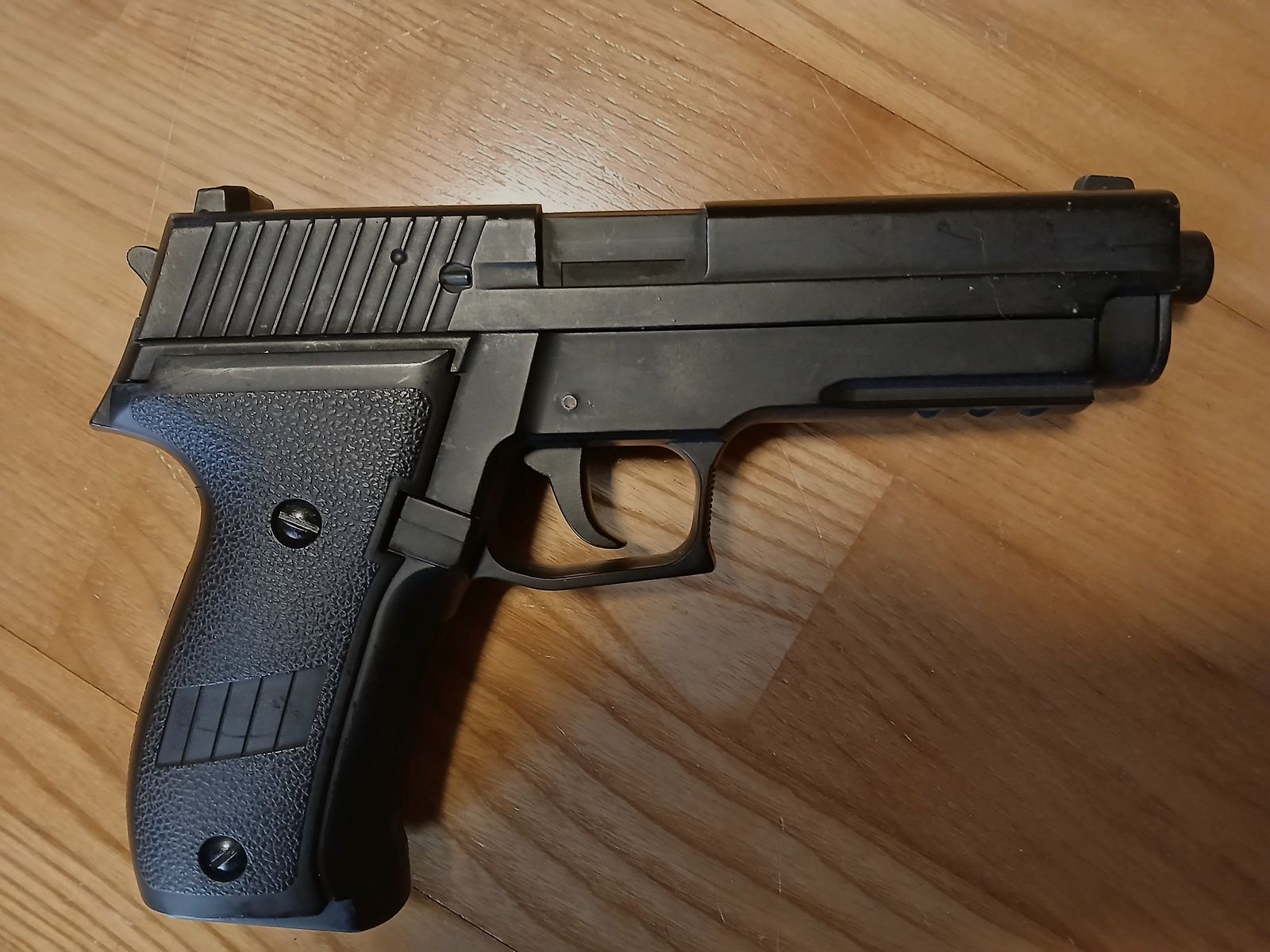 Sig Sauer AEP + valigetta per armi