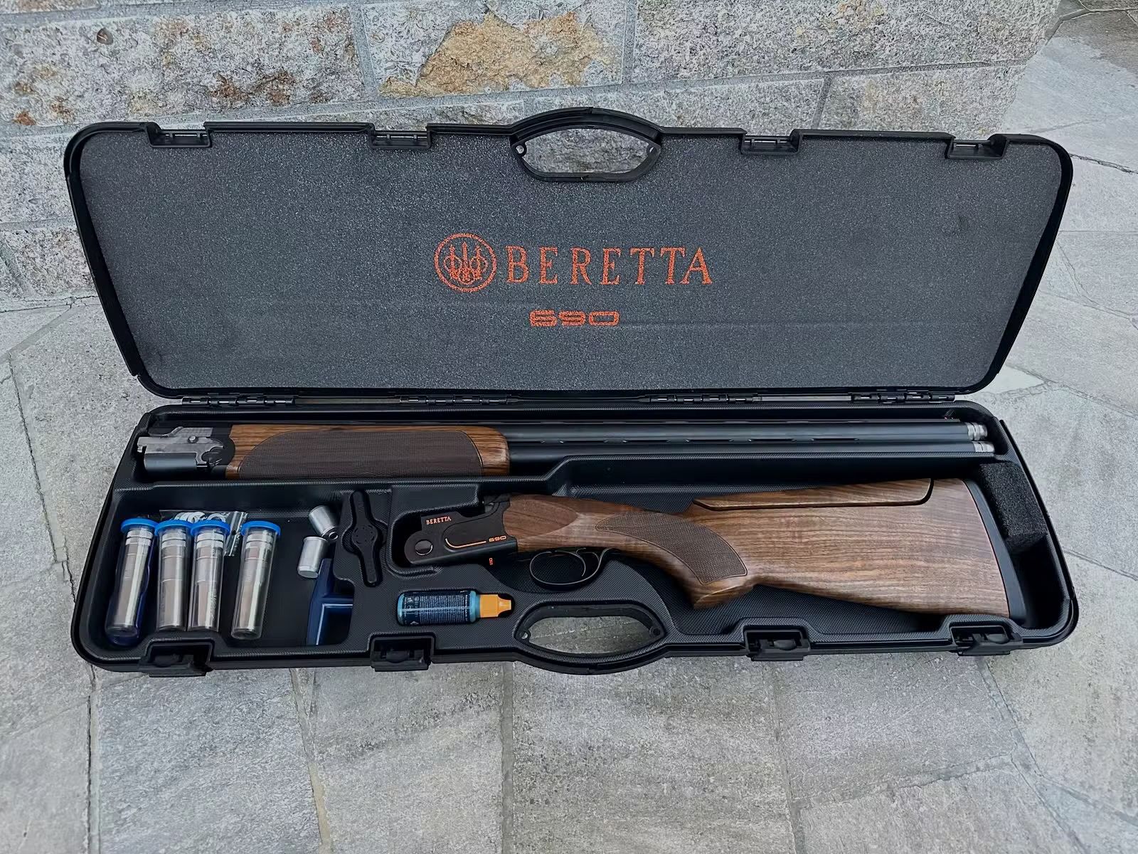 Beretta 690 Sporting Black Edition AS (einstellbarer Schaft) Kal. 12/76 – Top Zustand – inkl. Zubehör