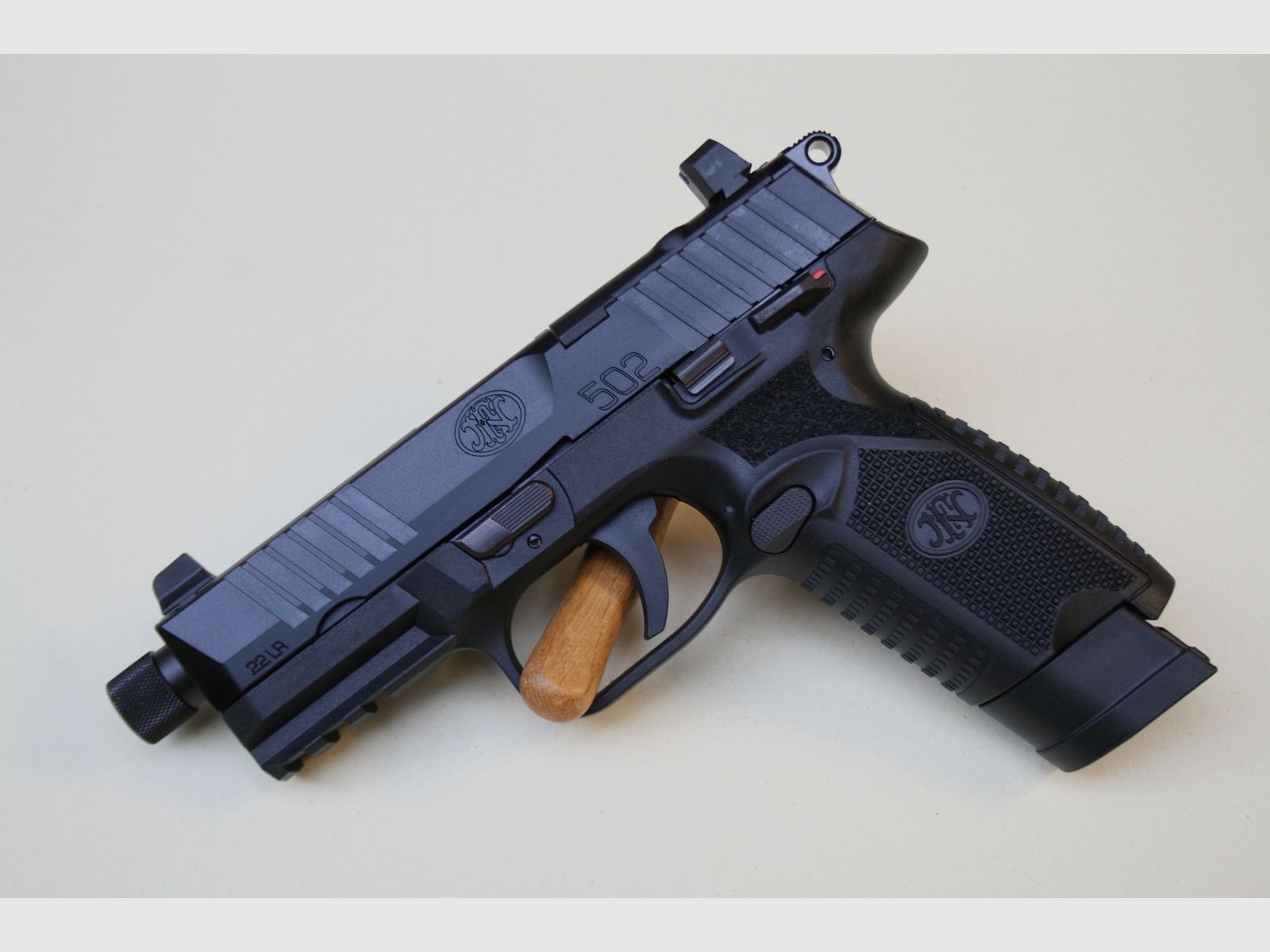 Pistola Browning FN 502 Tactical Calibro .22lr – NERO, immagine 2 di 7