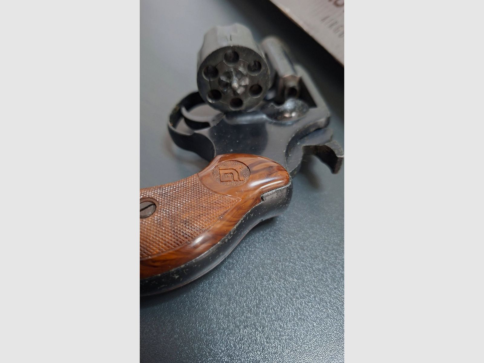 Dachbodenfund Schreckschussrevolver 6 mm