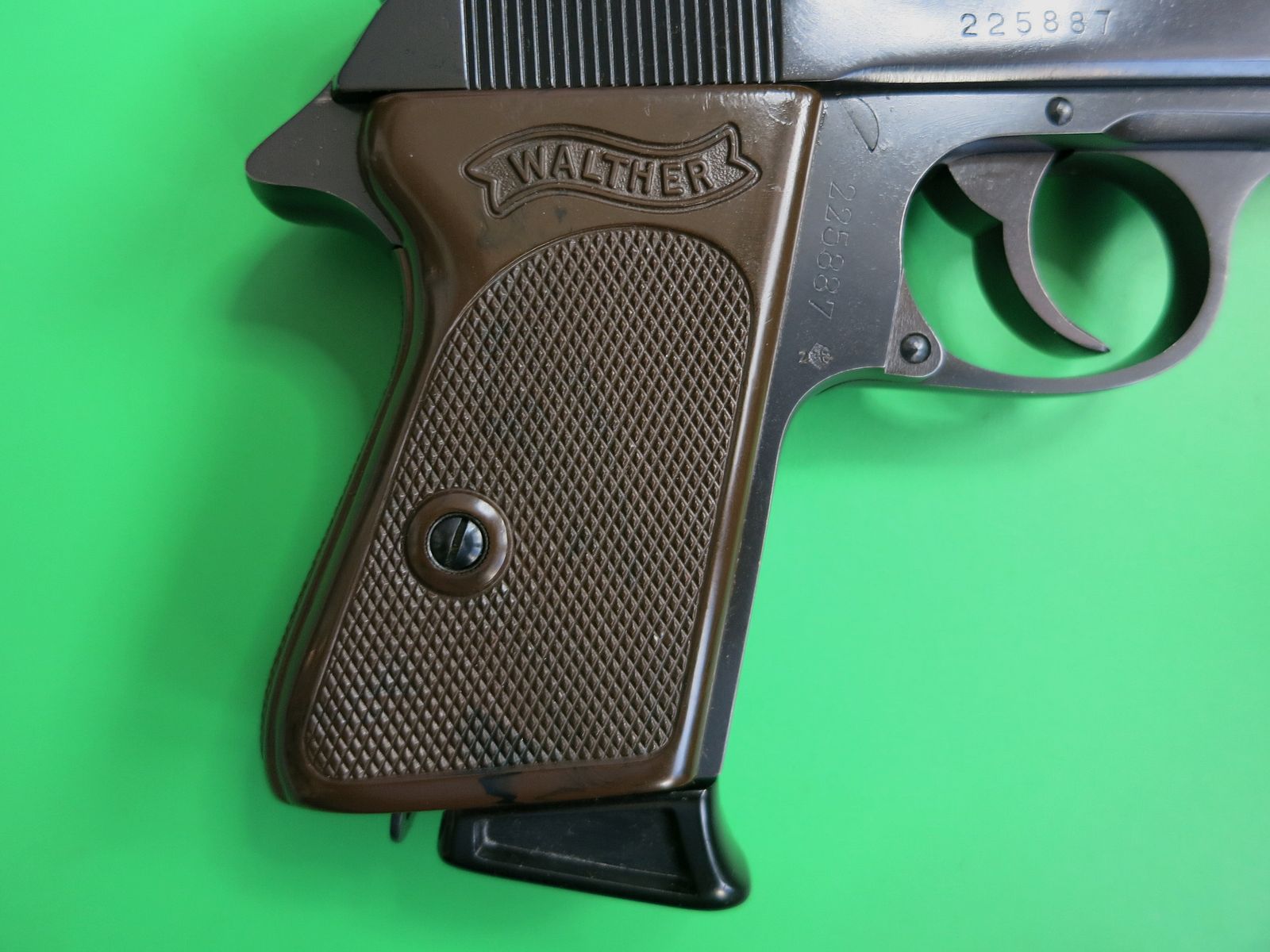 Pistola semiautomatica, Walther PPK, cal. 7,65 mm Browning, impugnature marroni       #81