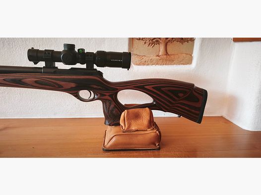 Última llamada KK..... Rifle CZ Thumphole, con visor Vortex, bípode, precio nuevo 1800 euros