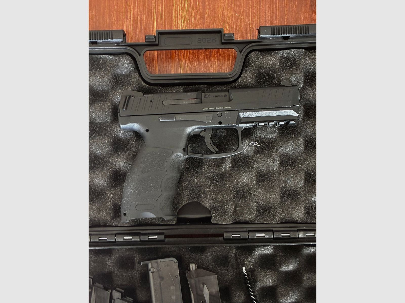 Pacchetto Airsoft completo — Ares Amoeba M4 (S-AEG) + H&K VP9 (GBB, scivolo in metallo) + Caricatore, gas,