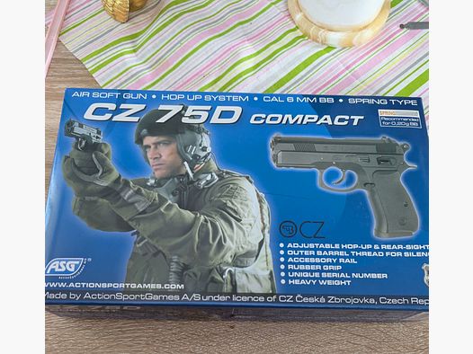 Pistola Airsoft CZ 75D Compact con molti accessori