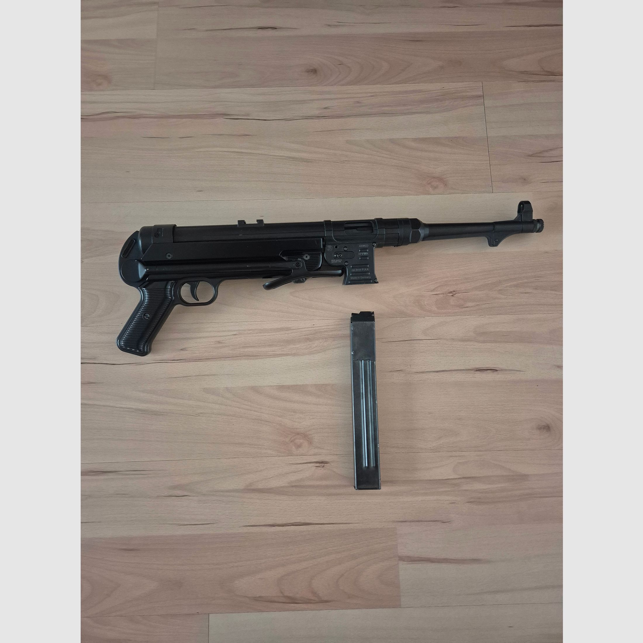 MP40 blank-firing submachine gun 9mm P.A.K.
