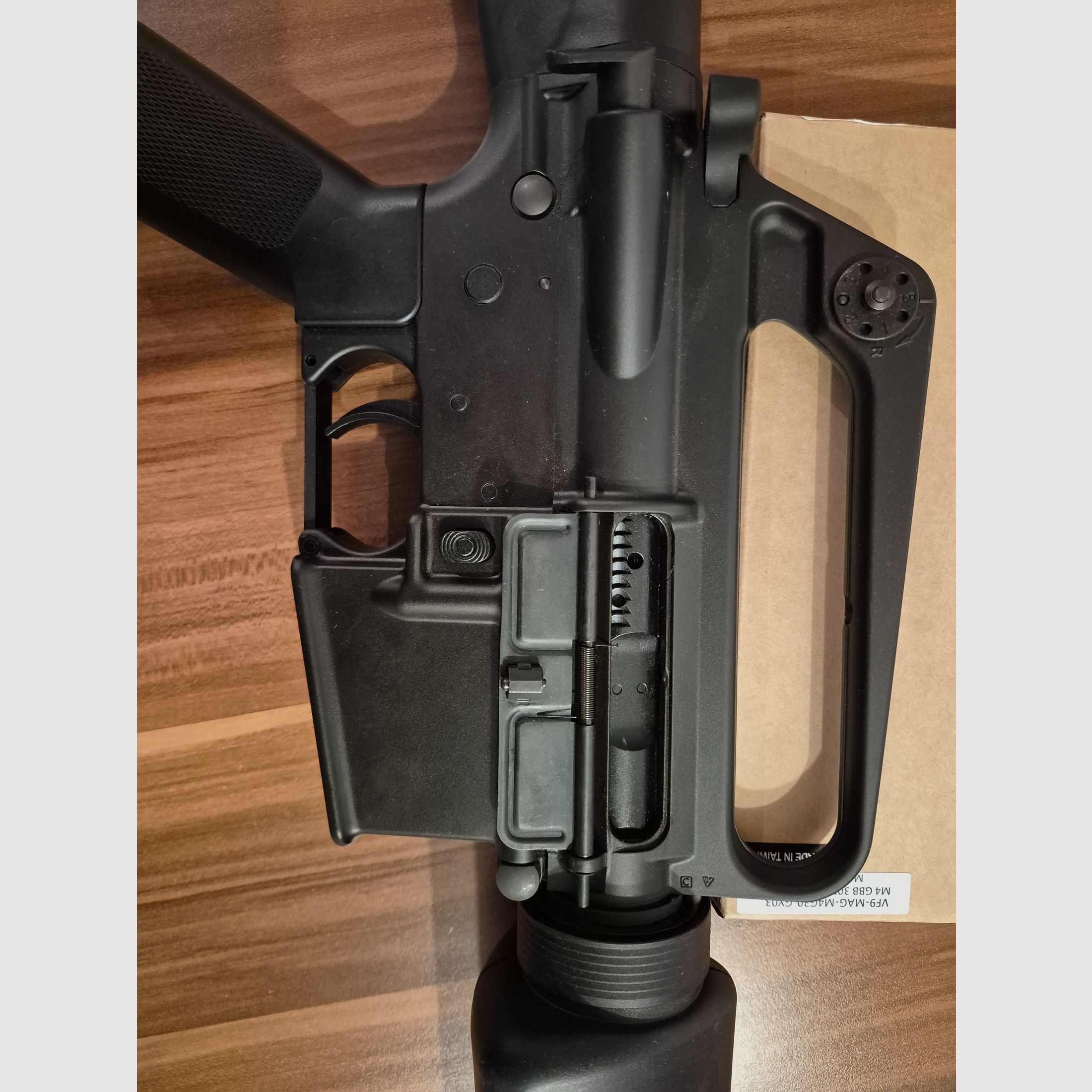 Cybergun / VFC Colt M16A1 GBB (1,6 Joule) – classico del Vietnam in set con caricatore extra & gas