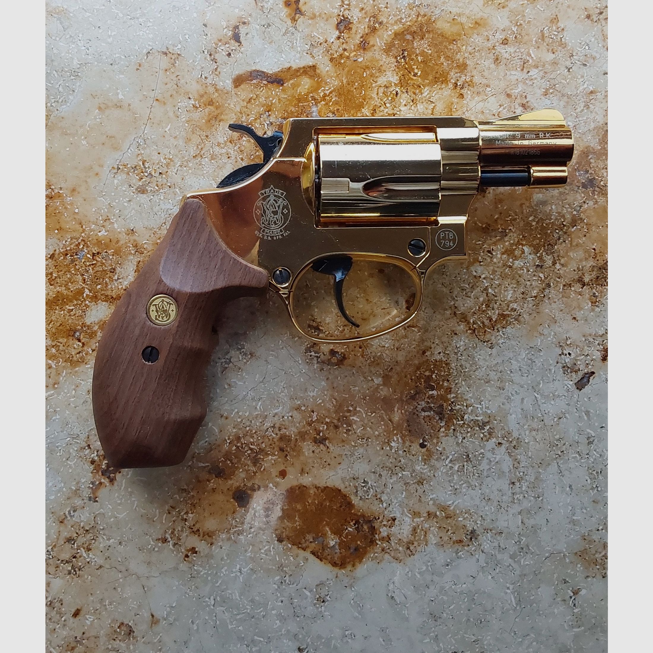 SMITH And WESSON CHIEFS special 24 KARAT GOLD PLATED