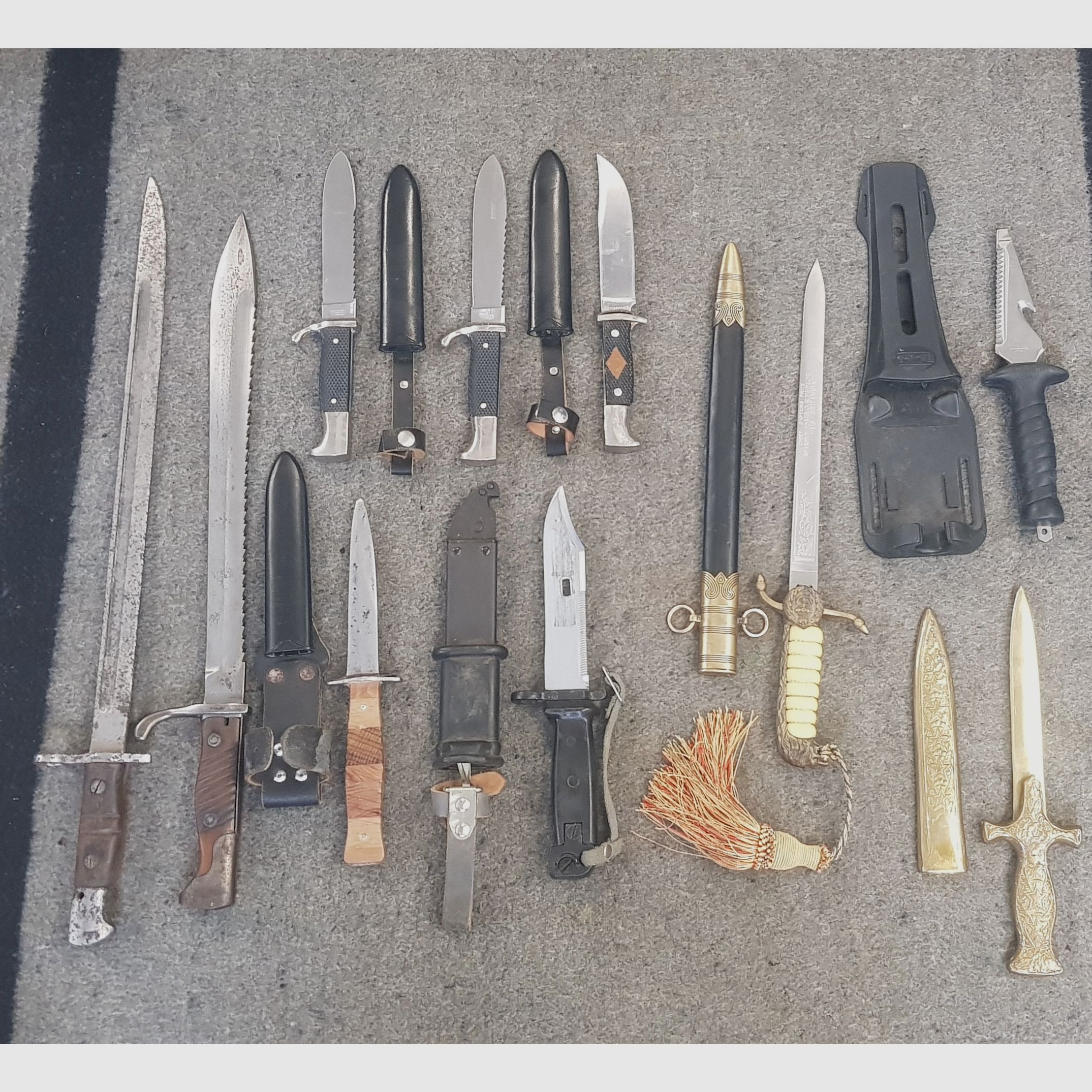 Konvolut Sammlung Messer Dolch Seitengewehr Bajonette Bowie Jagt Nicker Taschenmesser Schweizer Trachtenmesser usw..ab 5€