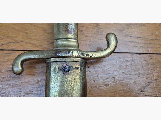 Prächtiges und seltenes preußisches Artillerie-Schwert, genannt Seitengewehr 1864 – Waffen der Kriege von 1870/71 und 1914-1918 – Herstellung Weyersberg in Solingen – Preußische Waffe von 1889 – 51. Artillerie von Straßburg! – Seltene monomatrikulierte Waffe und Scheide – TBE/TBE+