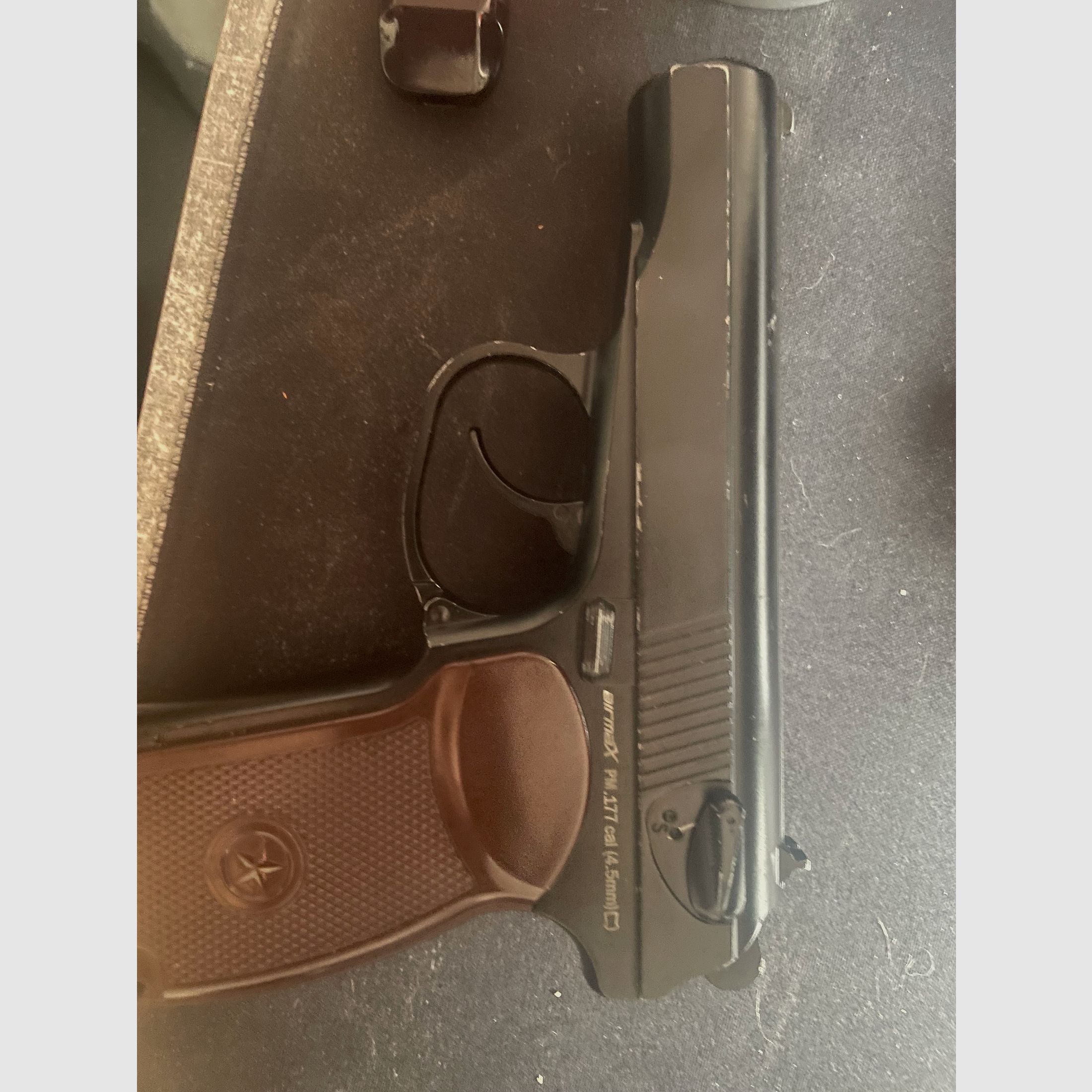 CO₂ Luftpistole PM Makarov 4,5 mm BB – mit Zubehör (Set)
