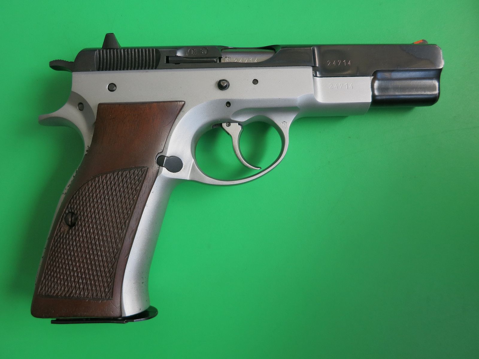 Brünner CZ75 DUO TONE o ČZ 75 (Česká zbrojovka), semiautomatica. Pistola auto caricatore calibro 9 × 19 mm       #28