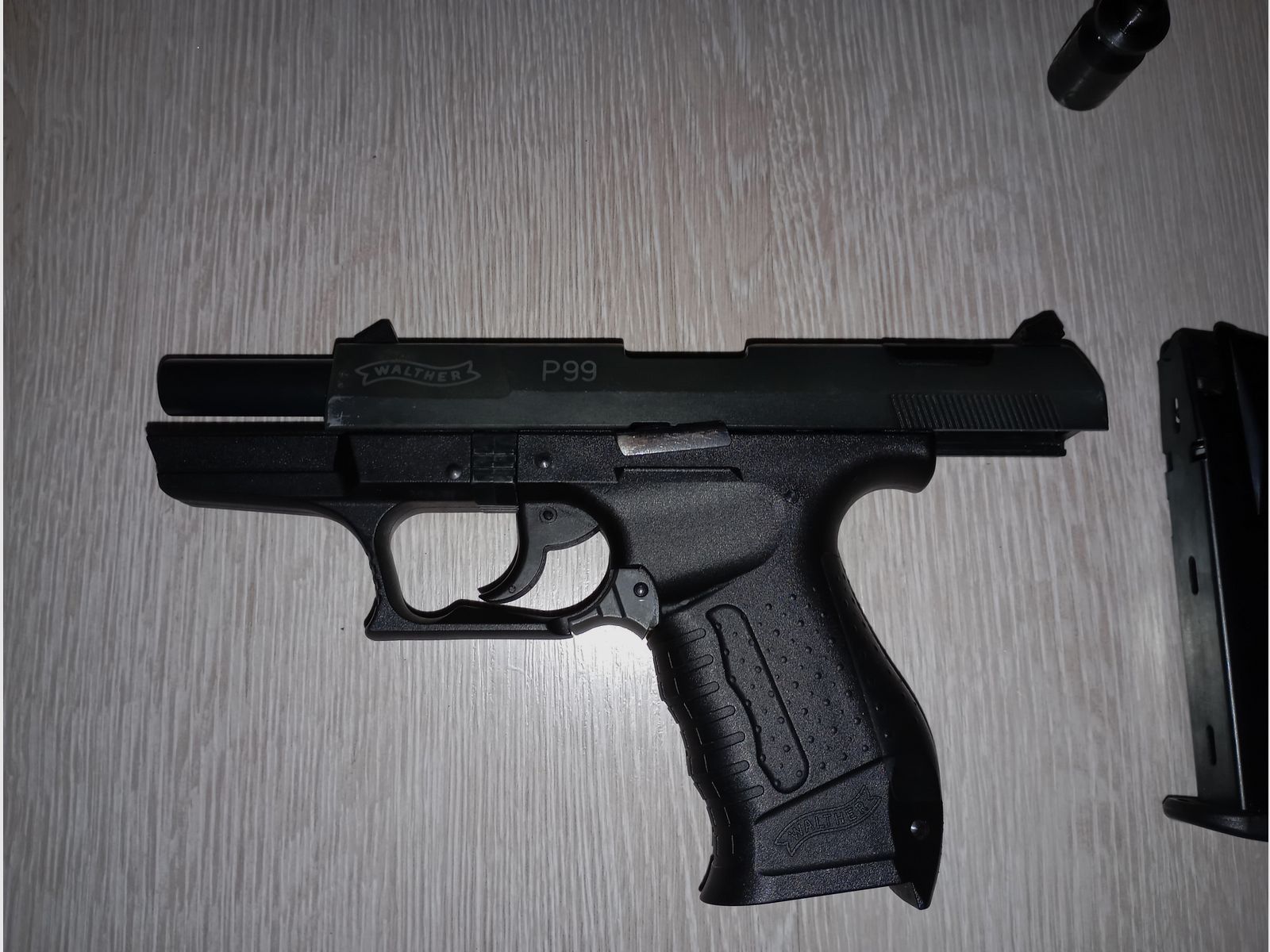 Walther P99 Schreckschusspistole inklusive Holster 