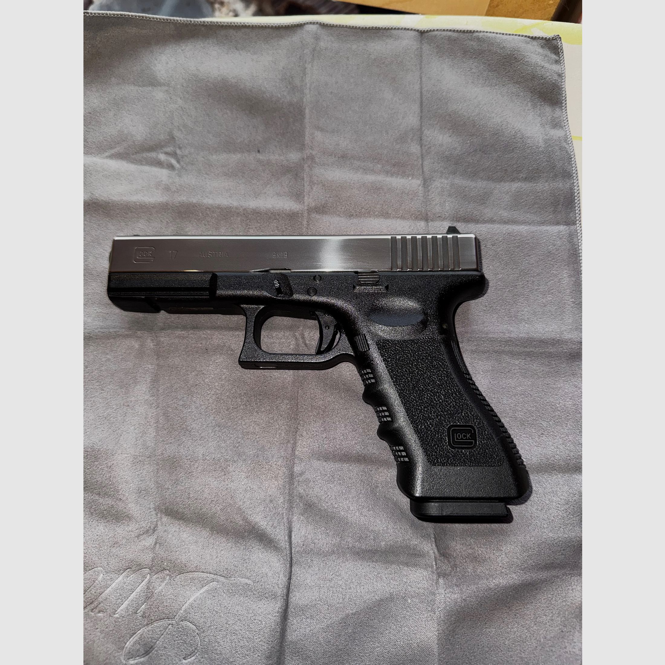 GHK Glock 17 Stahl Einzelstück Stainless GBB 6mm