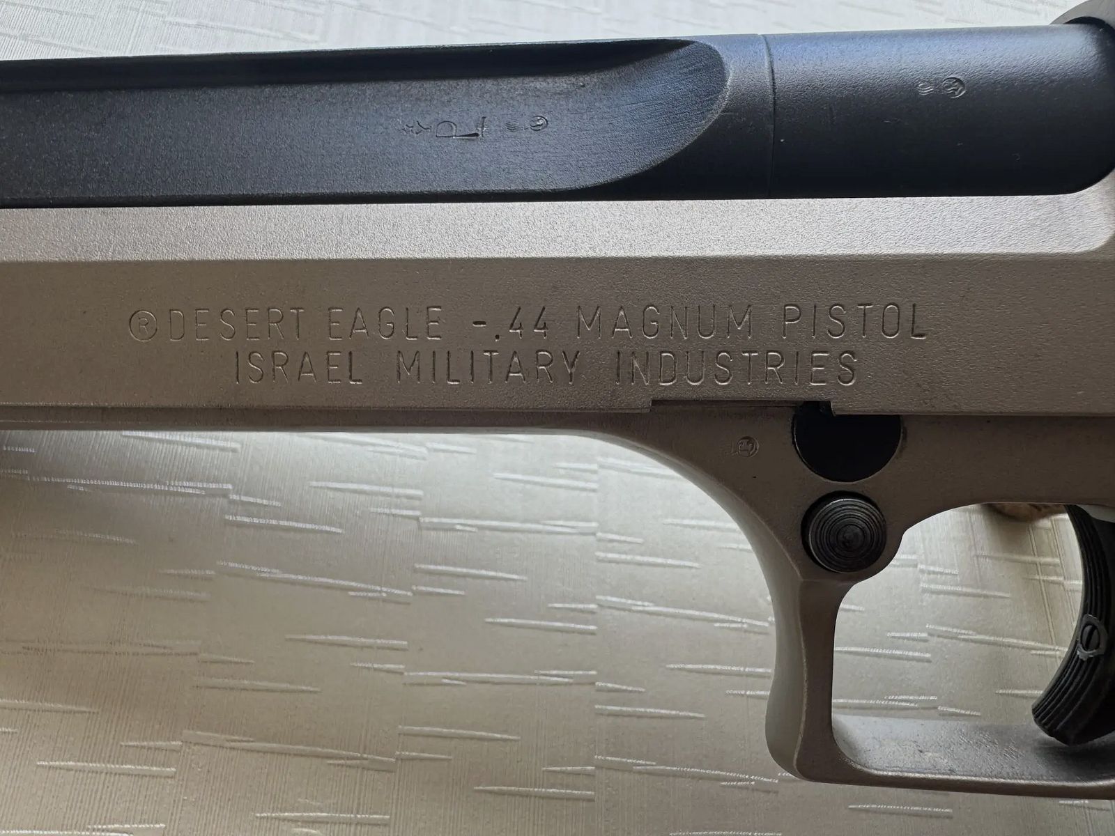 IMI Desert Eagle Kaliber .44 Magnum – Vernickelte Ausführung mit Abzugstuning