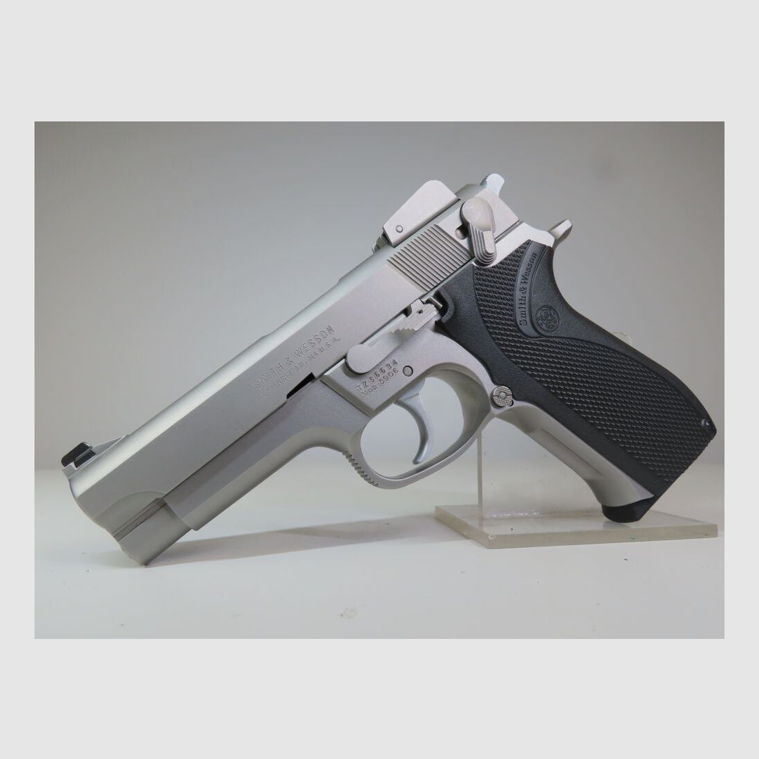 Smith & Wesson 5906