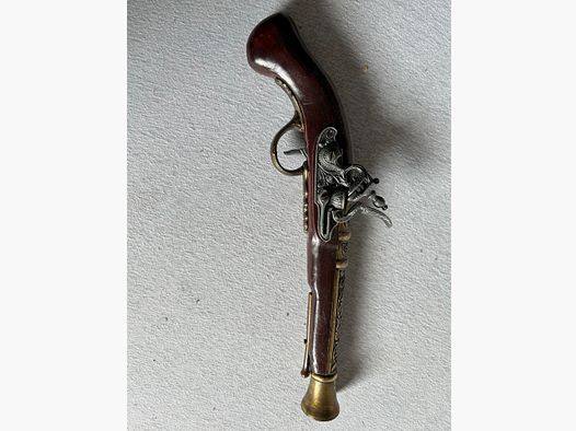 Grande collezione di armi decorative – spade, pistole a pietra focaia, fucili ad avancarica, alabarda, martello da guerra – liquidazione della collezione