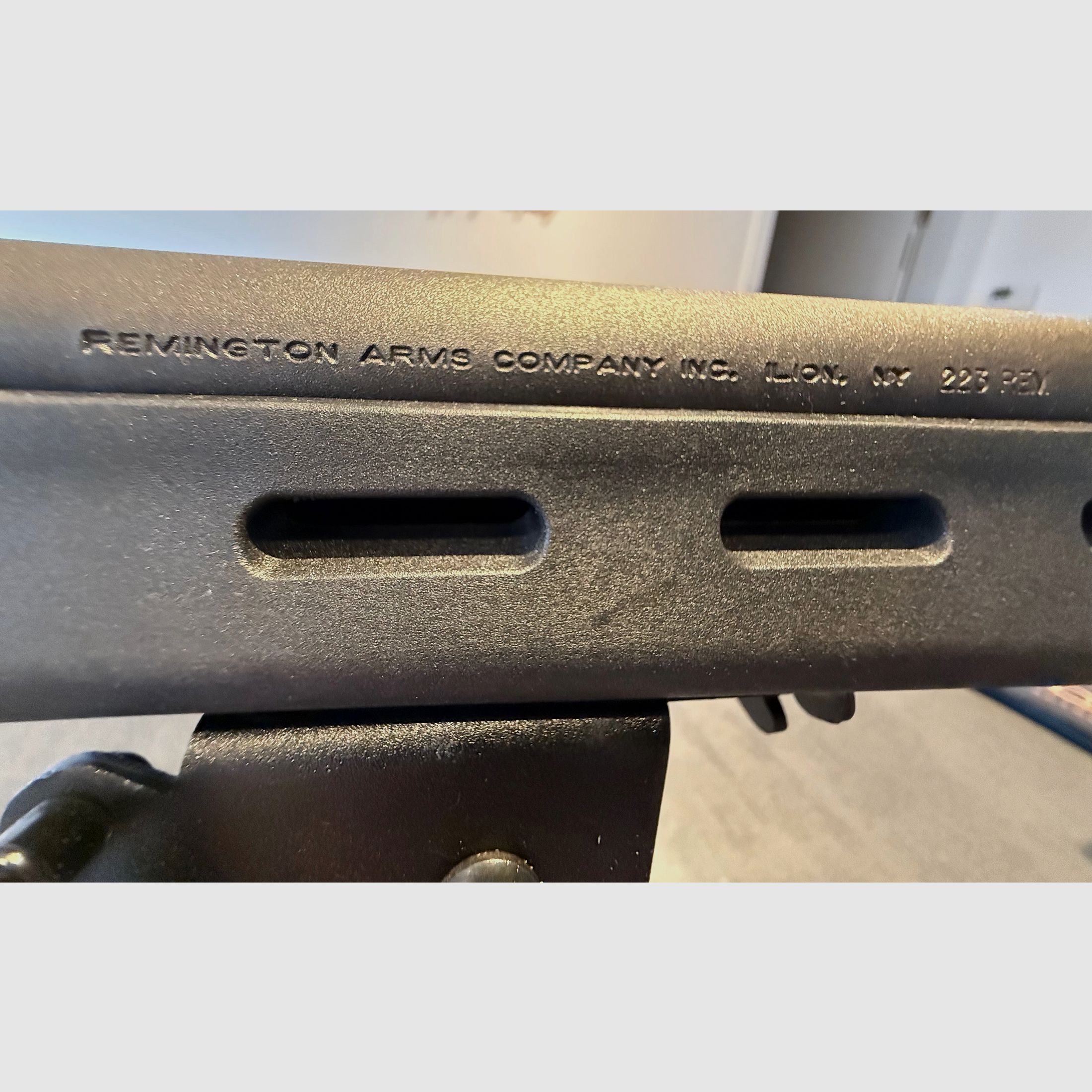 Fucile a ripetizione Remington 700 in calibro .223 REM con ottica Leupold 6–18 VX-II