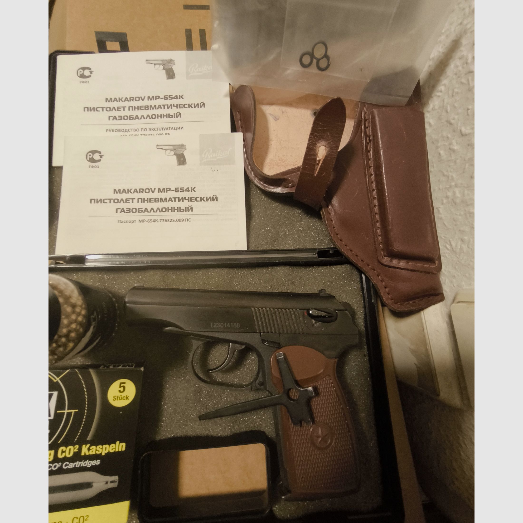 Baikal-Makarov MP-654K-Gen.8-T23, acciaio per armi interamente fresato vero & fondina MDI in vera pelle marrone più 1 confezione da 5 cartucce Co2 & 1 confezione di pallini in acciaio calibro 4,5mm, immagine 1 di 16