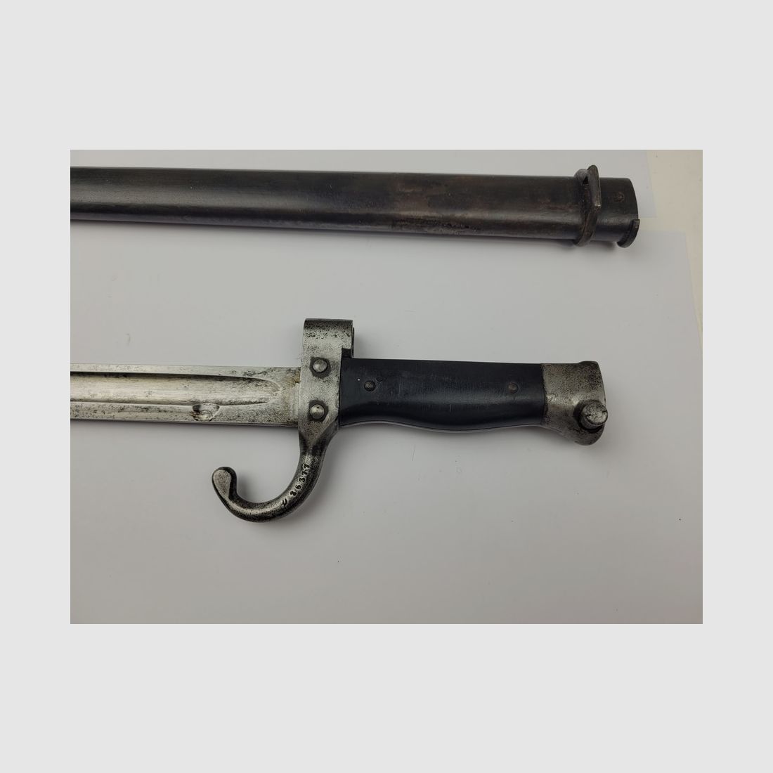 Baionette Berthier Modell 1892 2. Typ – mit originalen Bakelit-Griffschalen – Mono-Nummer – sehr guter Zustand, Bild 6 von 9