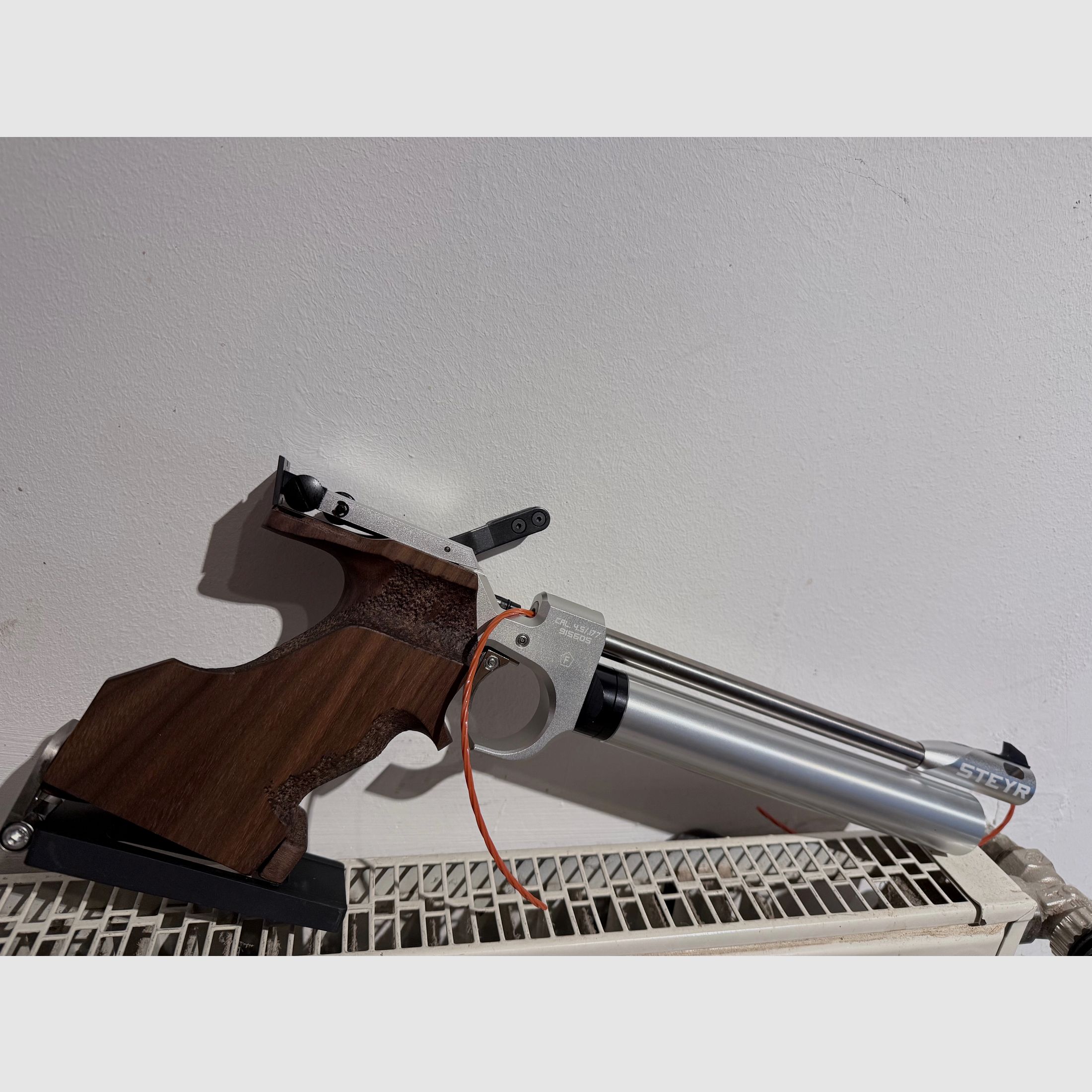 Steyer air pistol LP2 left
