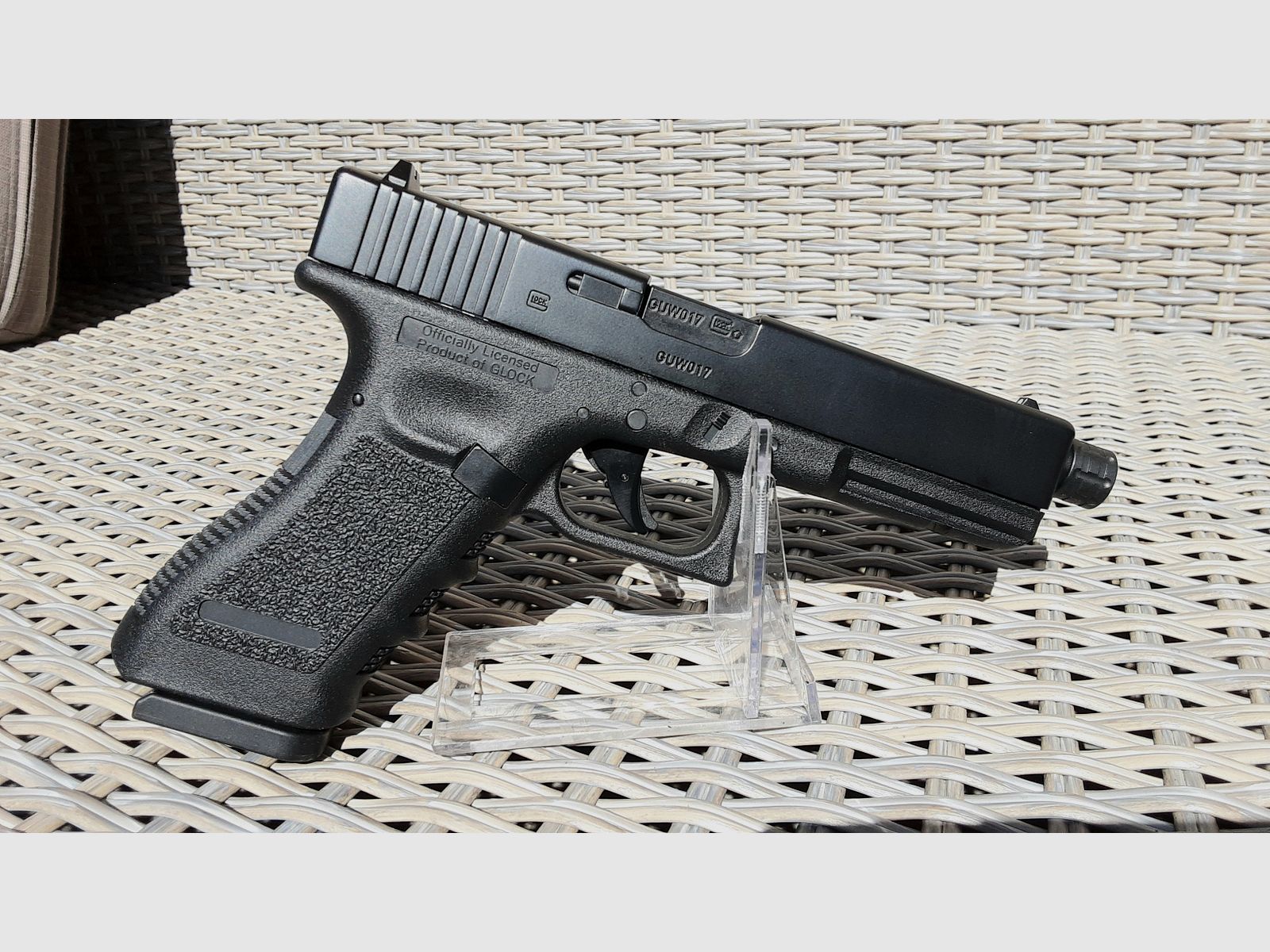 Glock 17 mit Laufgewinde Co2-Pistole Kaliber 4,5 mm Stahl BB / Diabolo Blowback 
