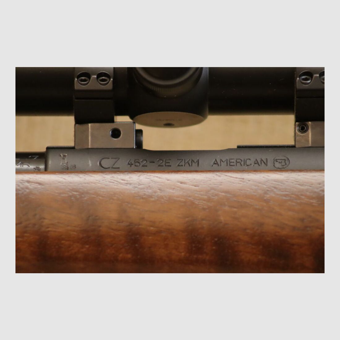 CZ Mod. 452-2E American Kal. .17HMR, inkl. Meopta Artemis mit Leuchabsehen.