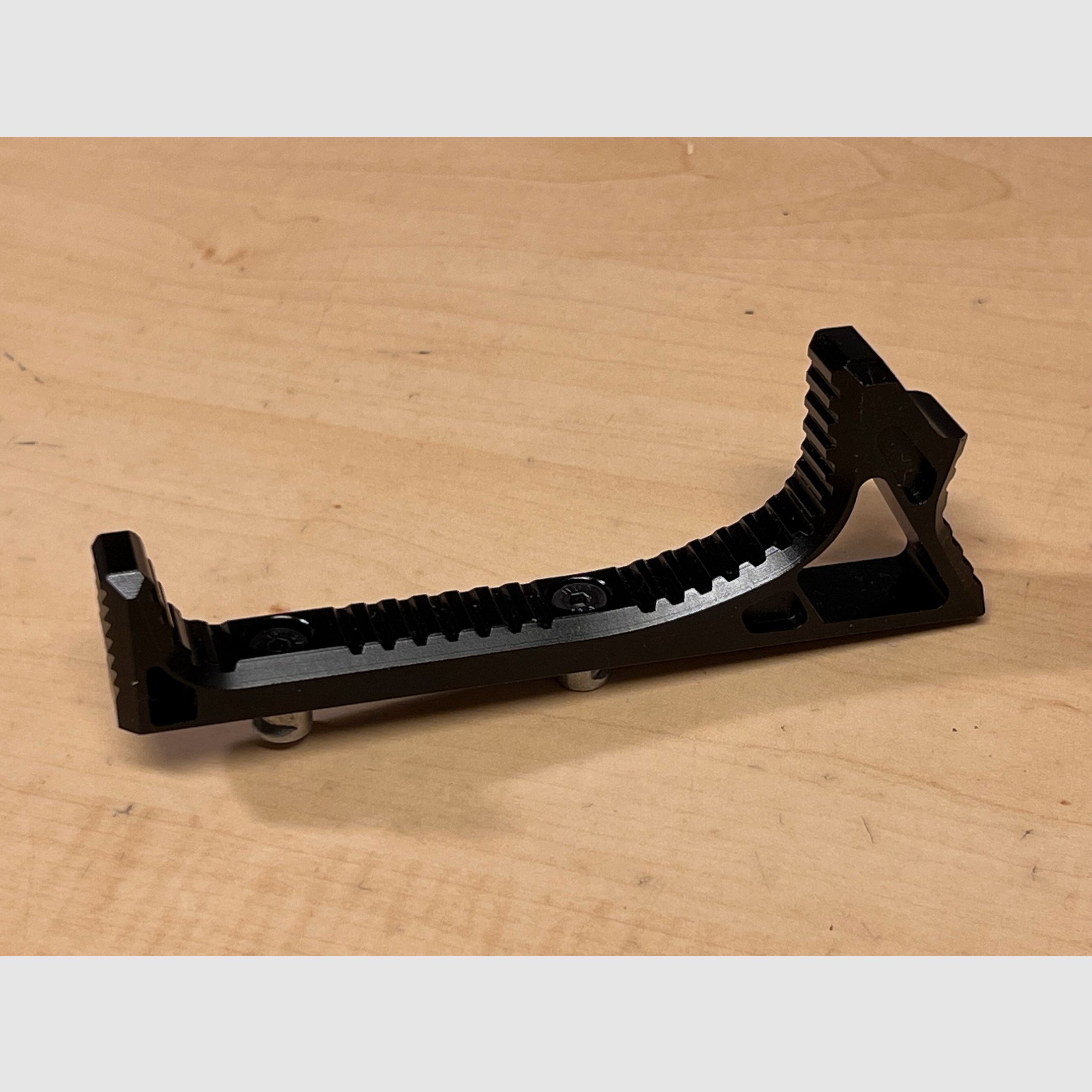 Frontgriff für Airsoft Aluminium angewinkelte Version in Schwarz Key - MOD Typ 6