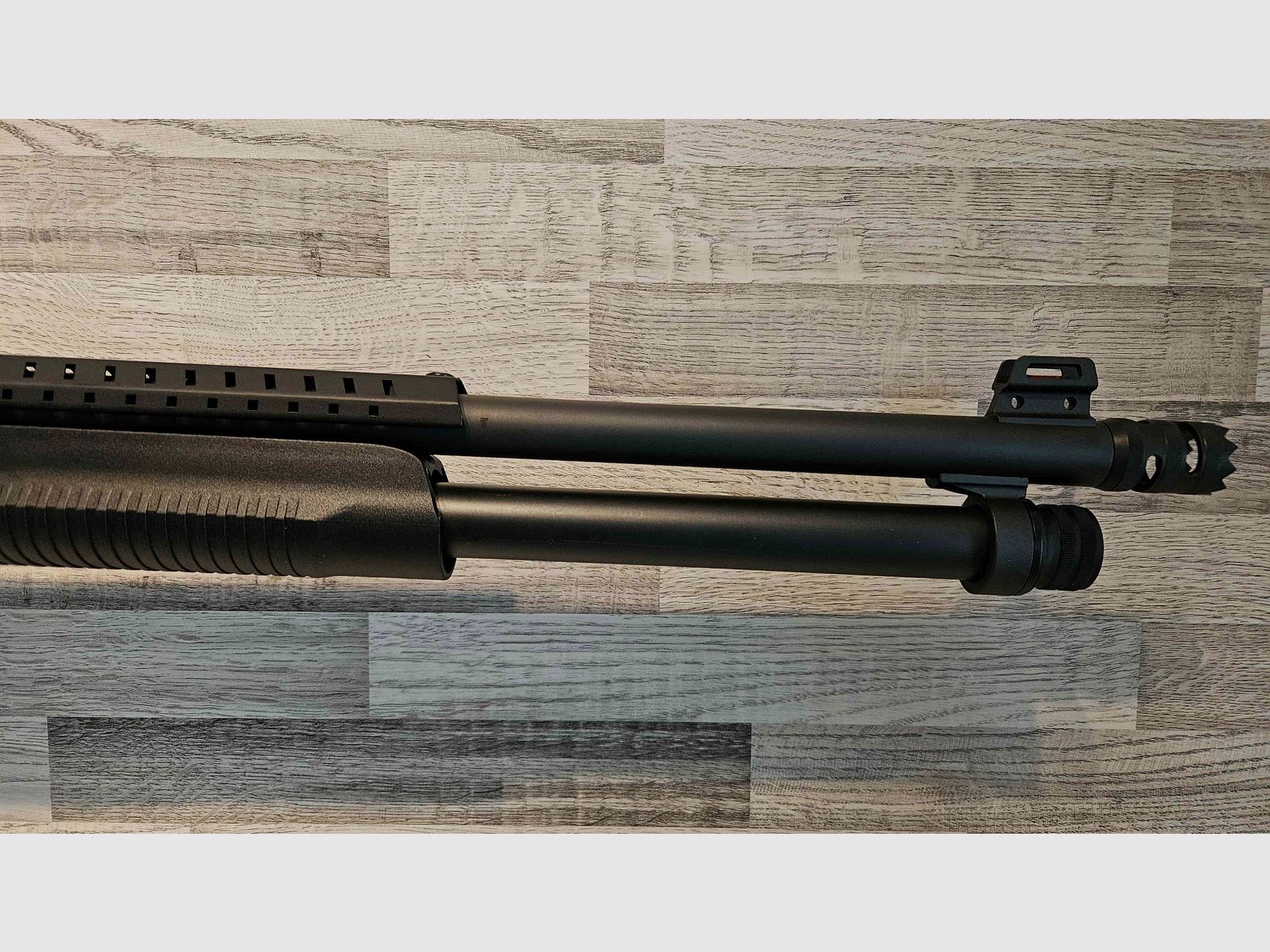 Artículo nuevo - Escopeta de repetición de culata delantera Pumpgun Akkar Karatay TK-355 612PS Negra Cal. 12/76