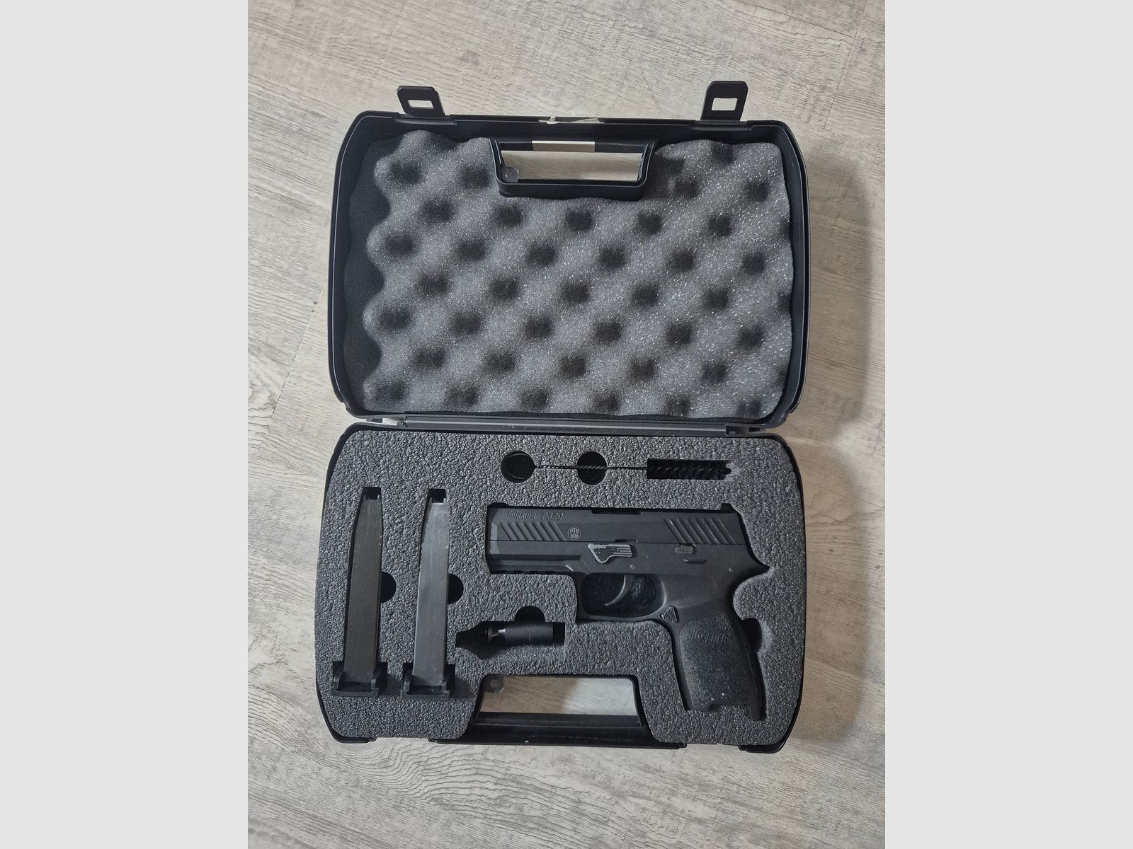 Sig Sauer P320 pistolet alarmowy w kalibrze 9 mm P.A.K. - czarny