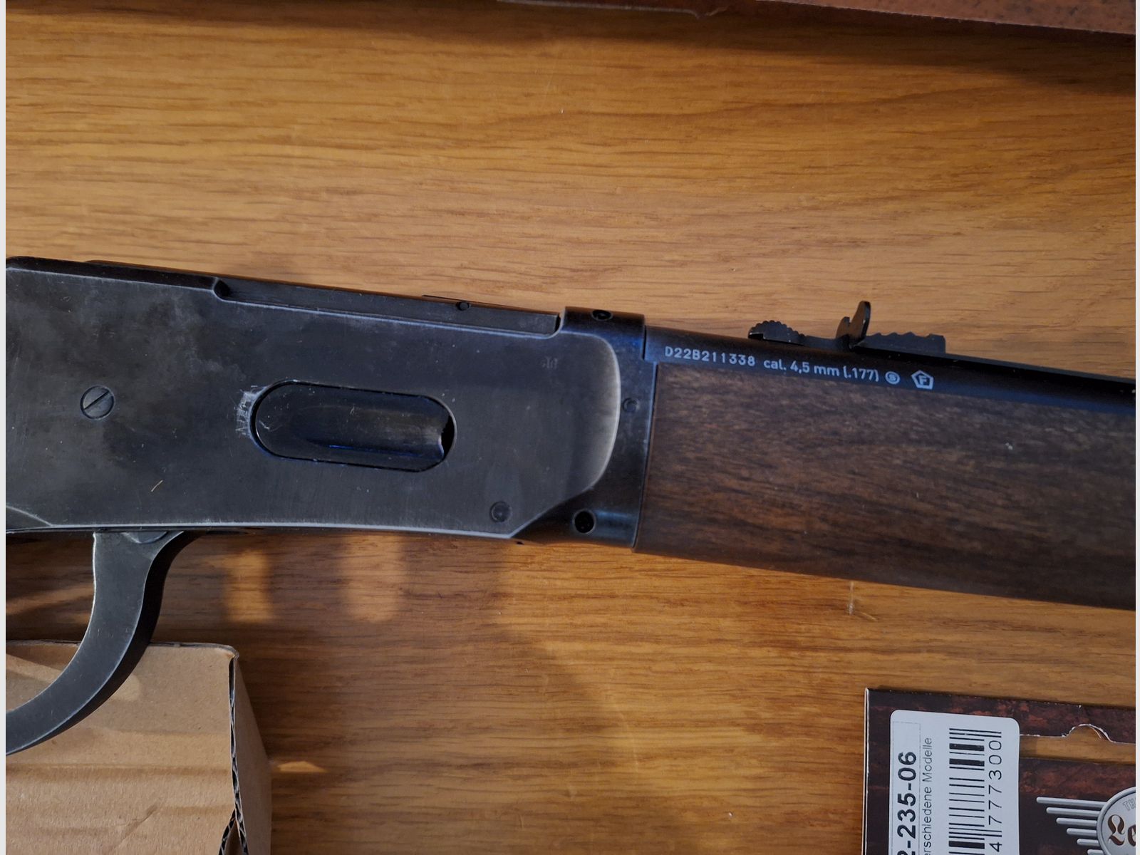 Co2 Cowboy Rifle Legends inkl. Koffer mit Schloss 4,5 mm BB und 4,5 mm Diabolo 34 Ladehülsen insgesamt!