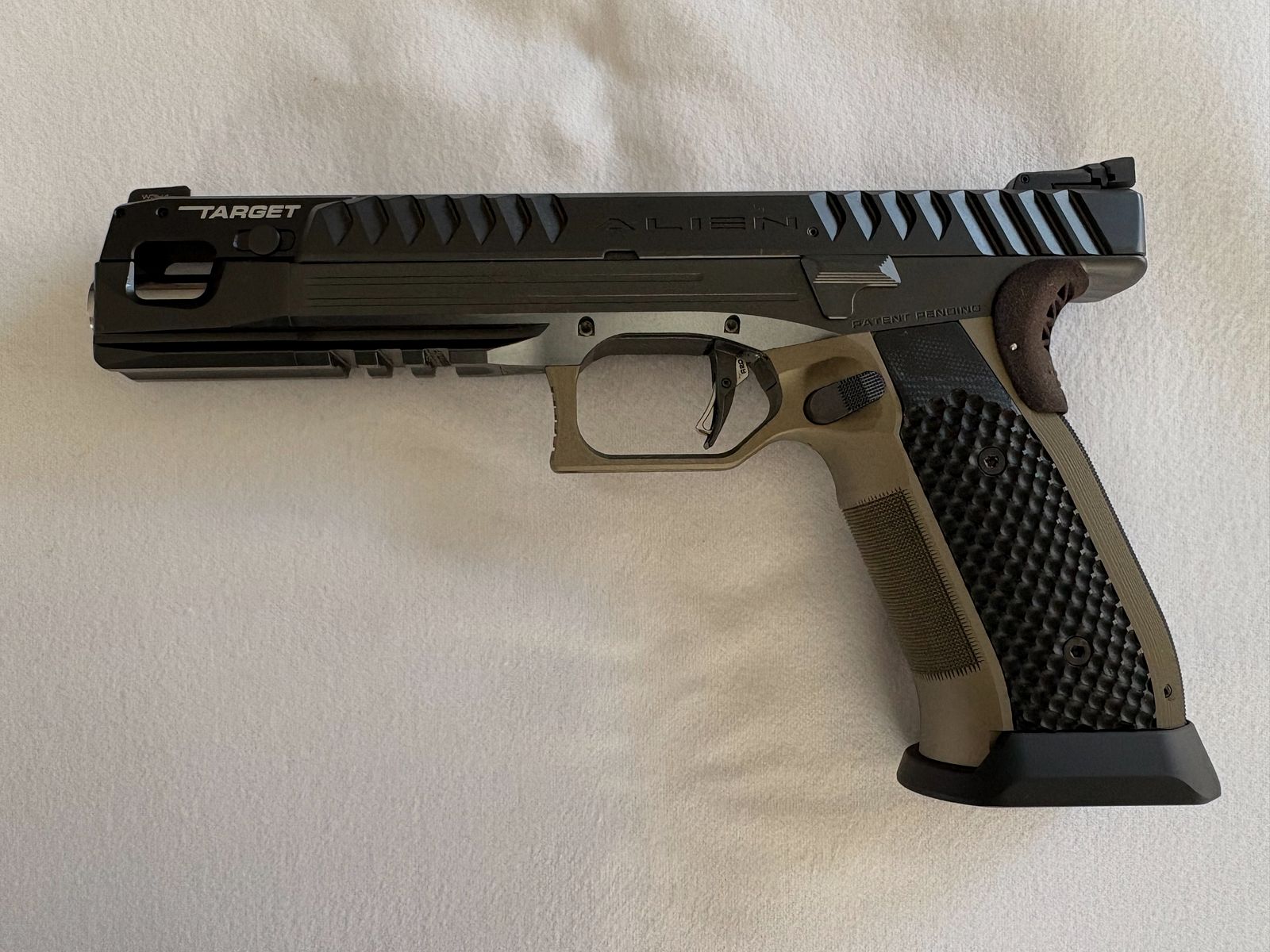Alien Target 6" Laugo Arms mit Zubehör , Bild 1 von 11
