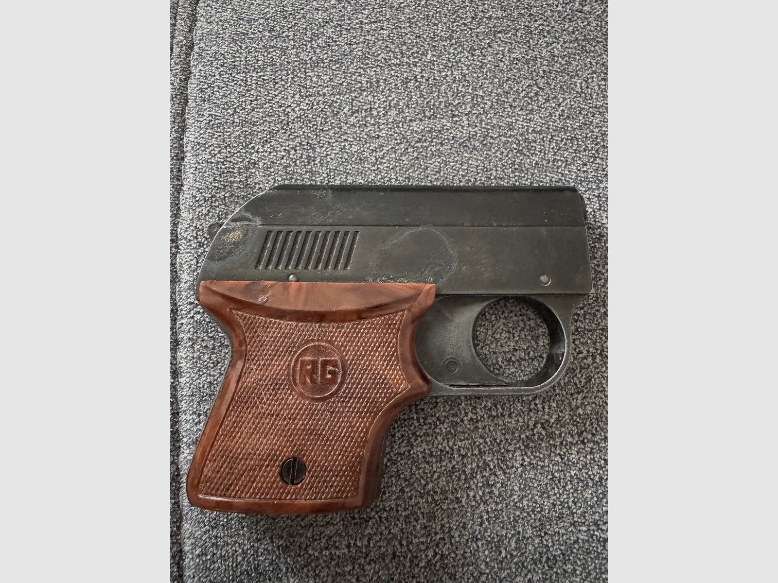 Pistola de fogueo Röhm RG 3 (6mm Flobert, PTB 33) – estado sólido con accesorios y munición