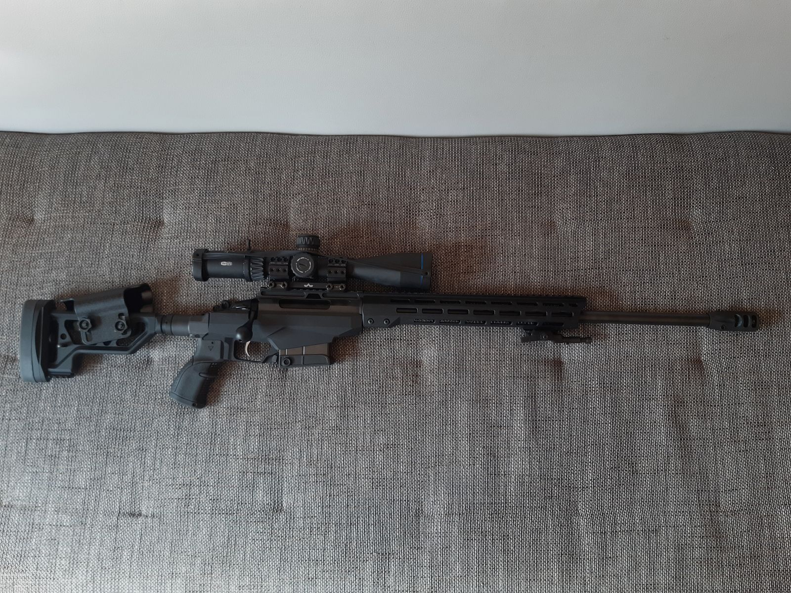 Tikka t3x Tact a1, długość lufy 61 cm, jak nowa, dostępna od zaraz w tym 228 strzałów Geco Tac .308 Win.