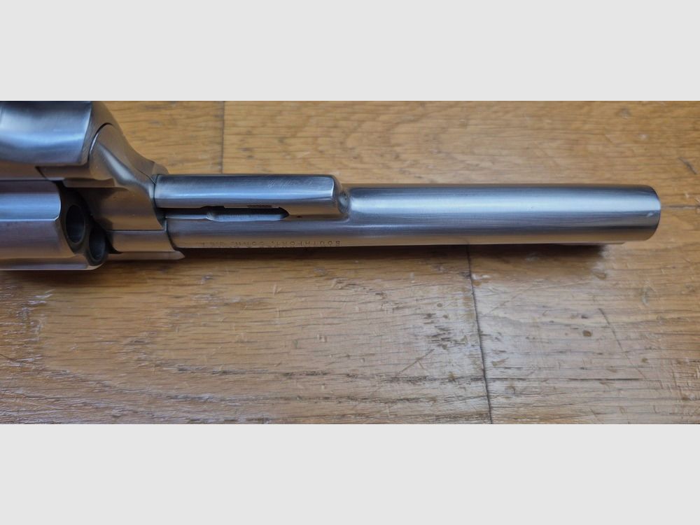 Sehr schöner Revolver Sturm Ruger Security-Six — Kal. .357 Magnum — Weniger verbreitete Edelstahl-Finish in sechs Zoll — Waffe aus Ende 1981 / Anfang 1982 — Immer noch die beste Zeit von Bill Ruger — Sehr sehr schöner physischer Zustand des ästhetischen und mechanischen Athleten! — Pachmayr-Griffschalen — Spiegel-Lauf — Ein Klassiker, der in Edelstahl und in sechs Zoll selten geworden ist — TBE+ / TBE++, Bild 13 von 28
