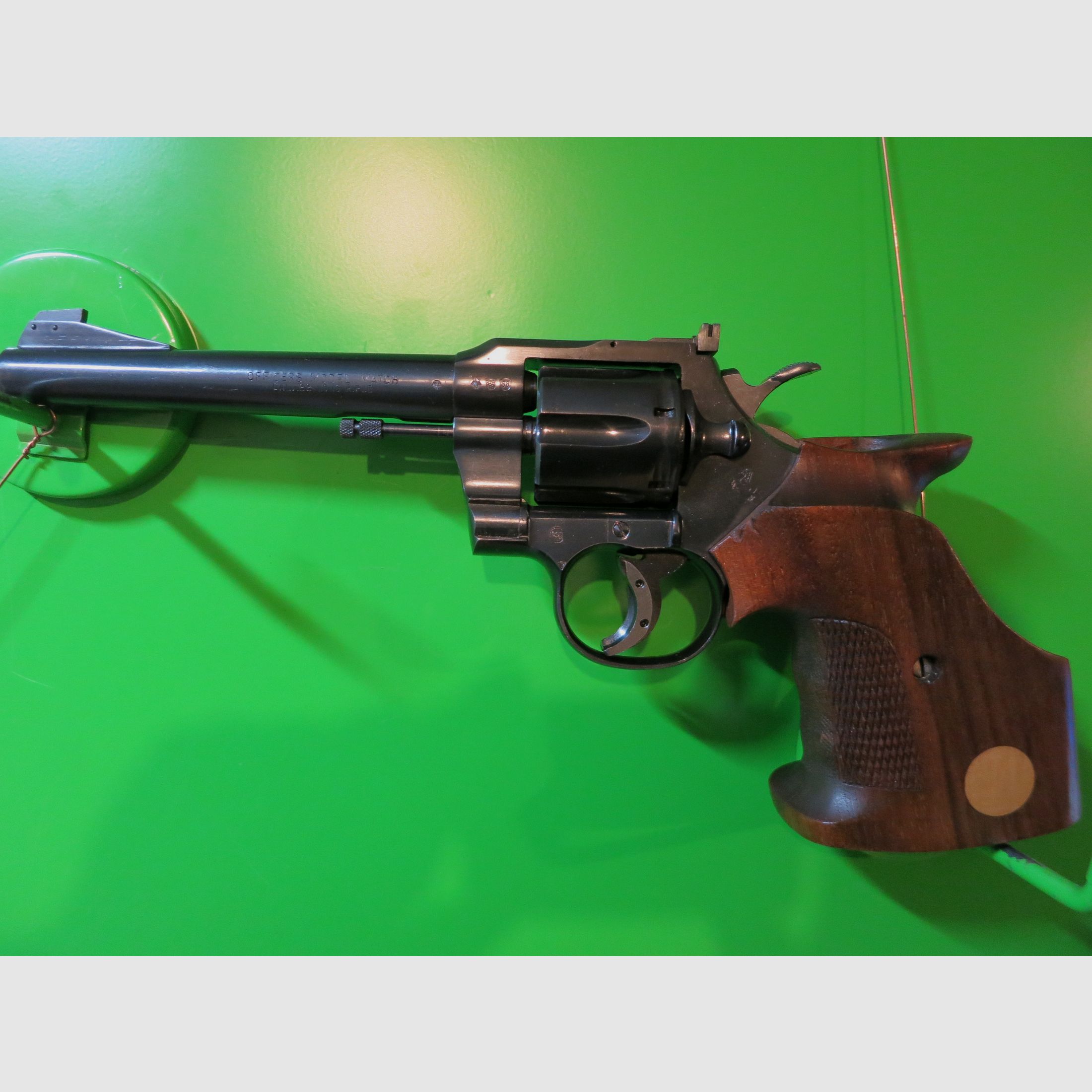 Revolver COLT Officer's Model Match, fifth edition of the series in .22lr, sport grip #62-