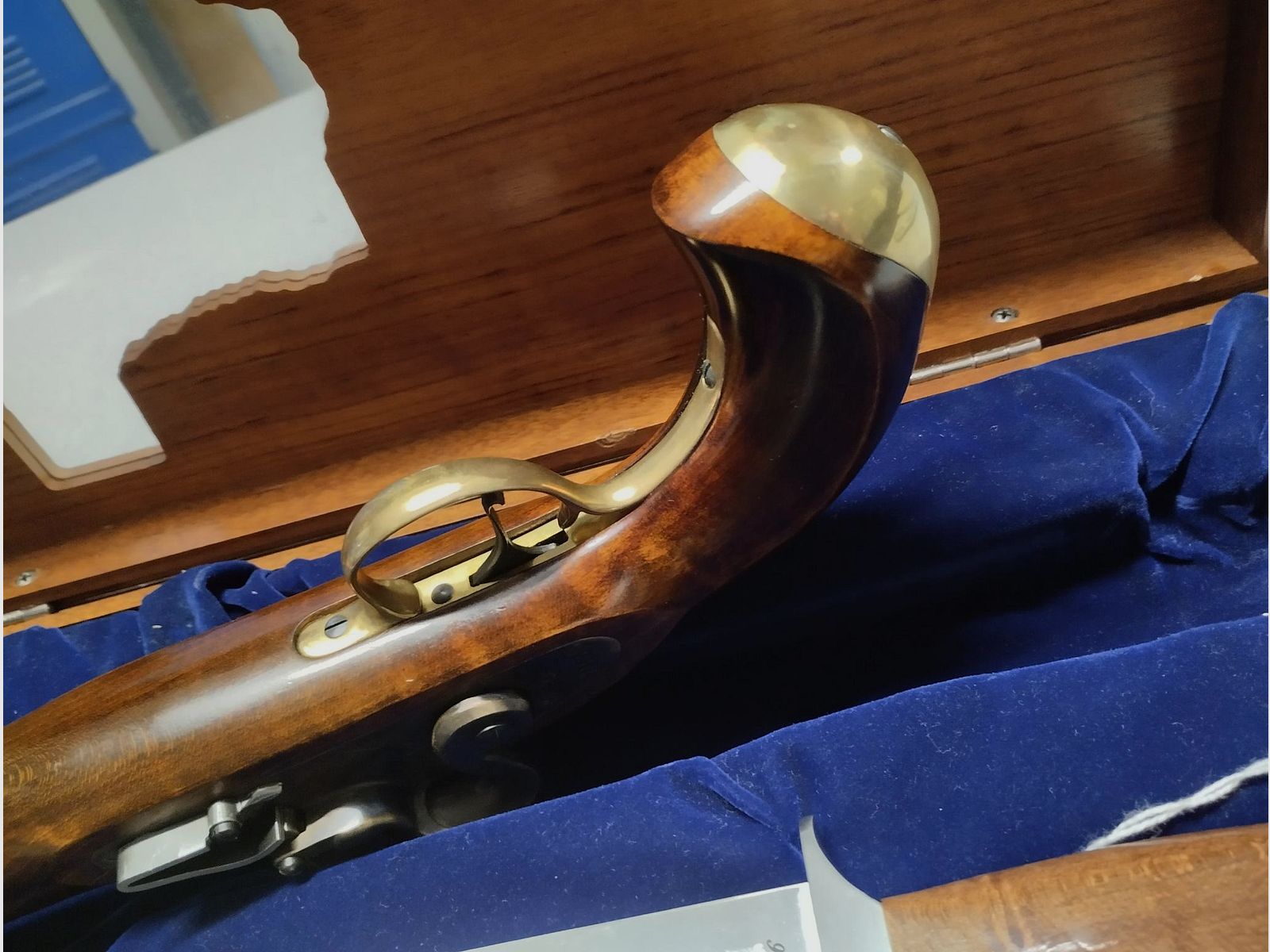 Bardzo ładne pudełko Pedersoli Alamo 1836 z pistoletem na kapiszony Navy Moll kal. 45 + nożem Bowie, w stanie nowym!