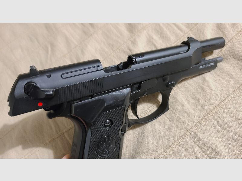 Beretta 92F Pistole Vollmetall DEKO