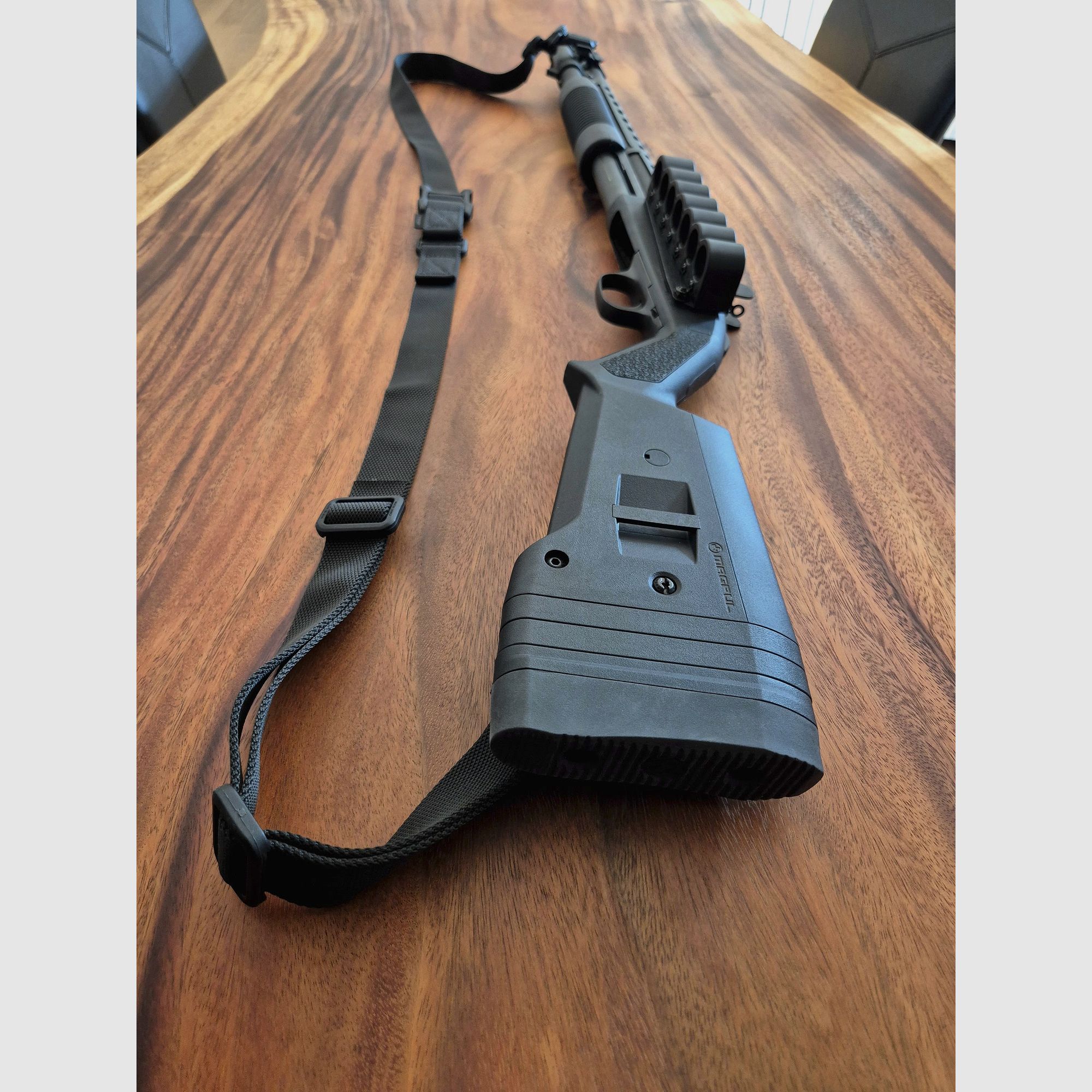 Mossberg M590A1 Ghost Ring Tactical 12/76 Mag. inkl. Magpul Schaft/Sling, Patronenhalter und Laufhitzeschild – Neu und unbenutzt